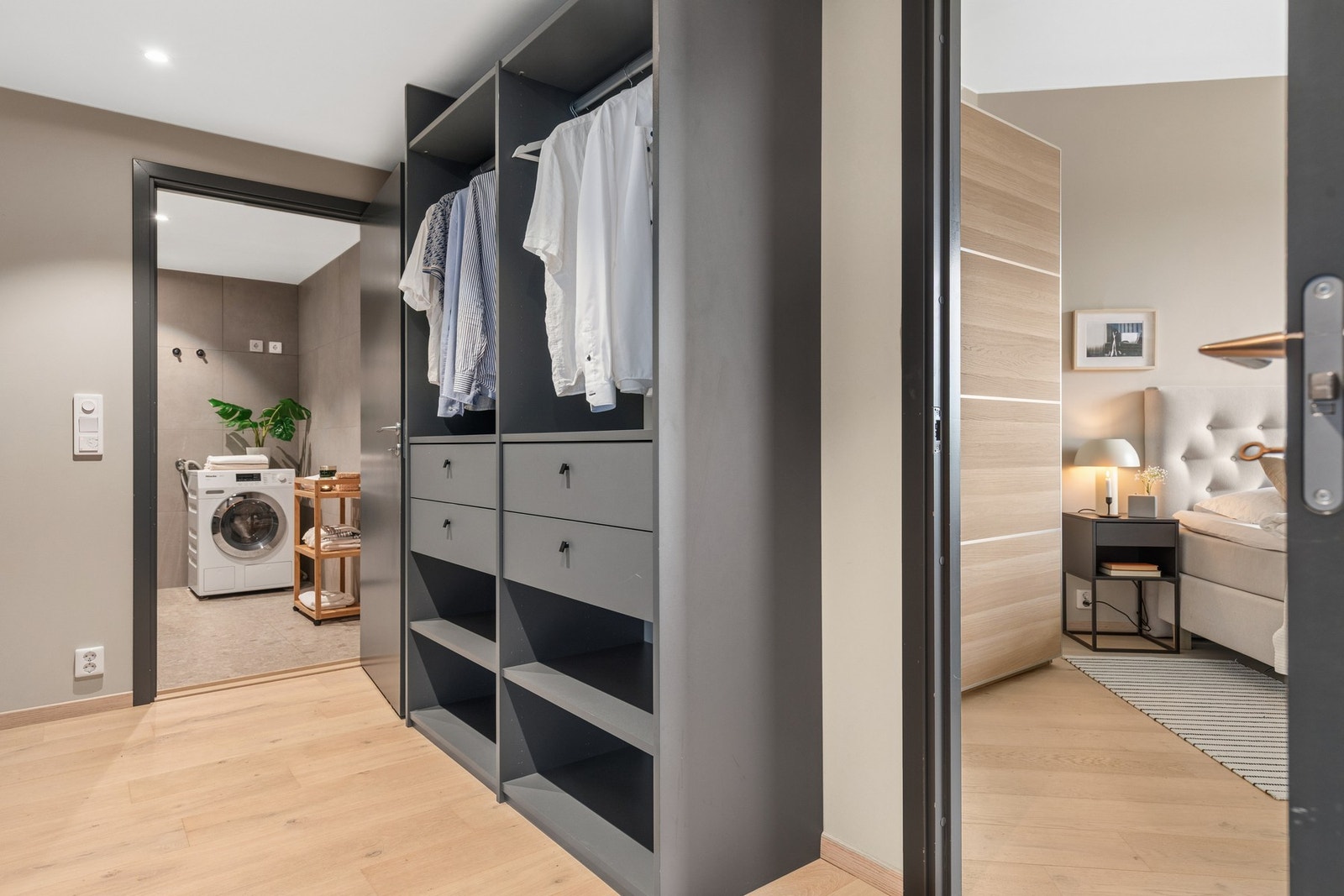 Walk in gir rikelig med plass til oppbevaring! Galleribilde