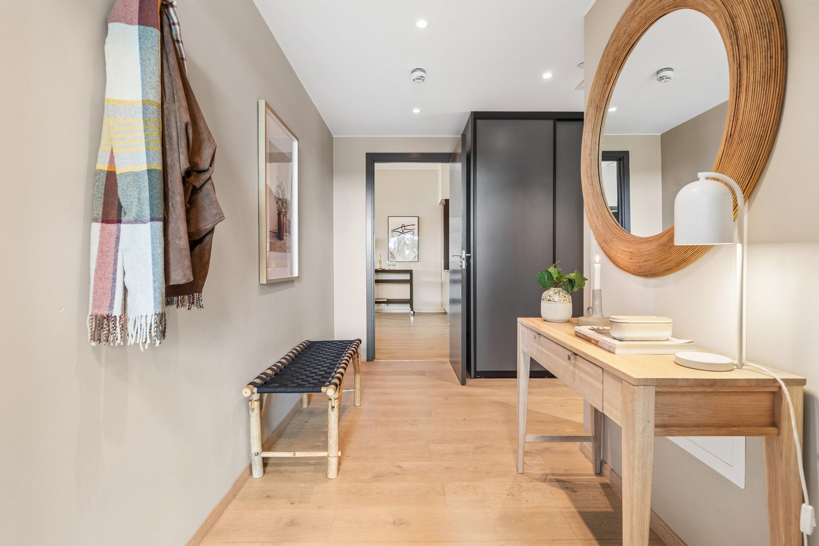 Her er det god plass til oppheng av yttertøy. Galleribilde