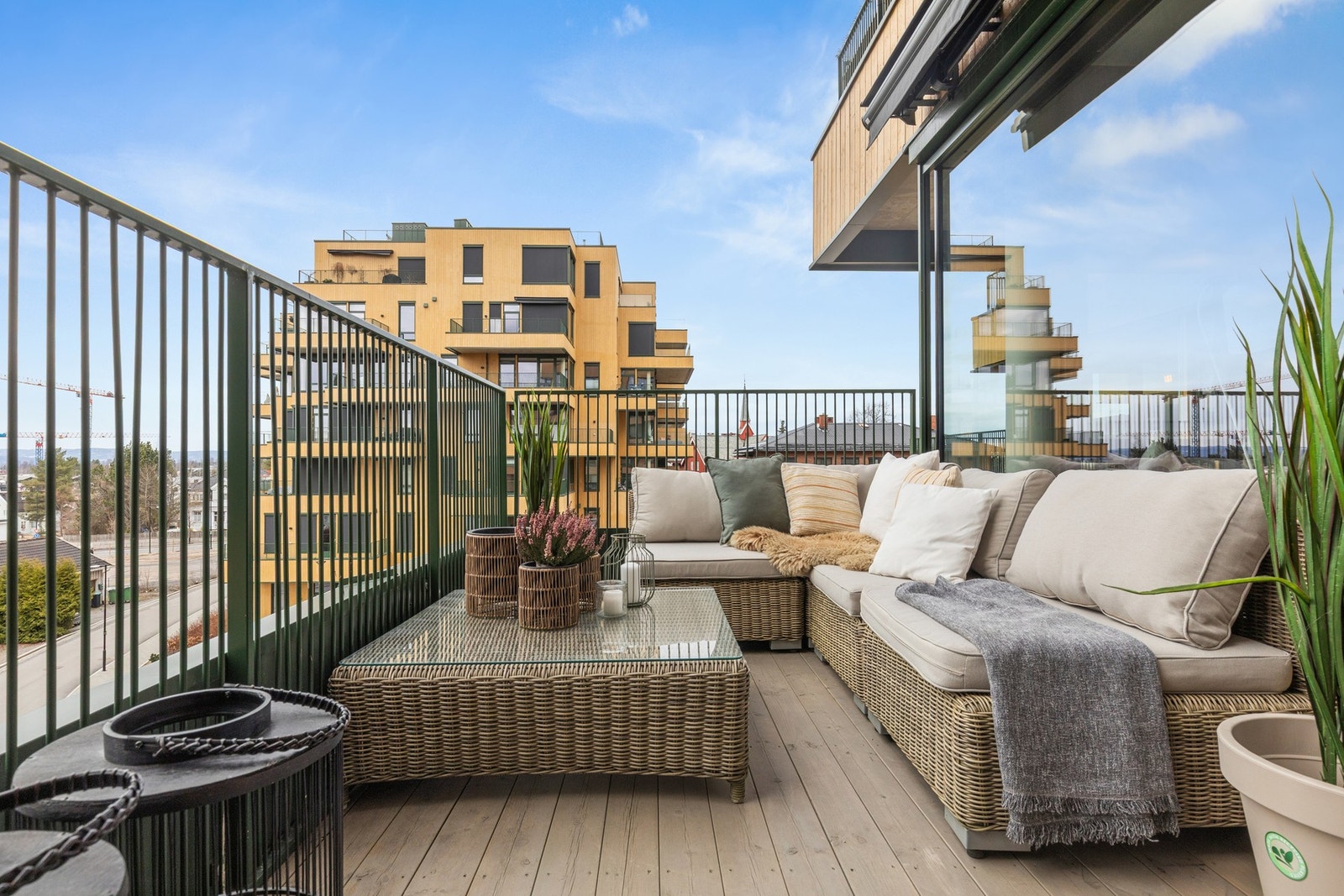 Her er det god plass til ønsket sittegruppe. Galleribilde