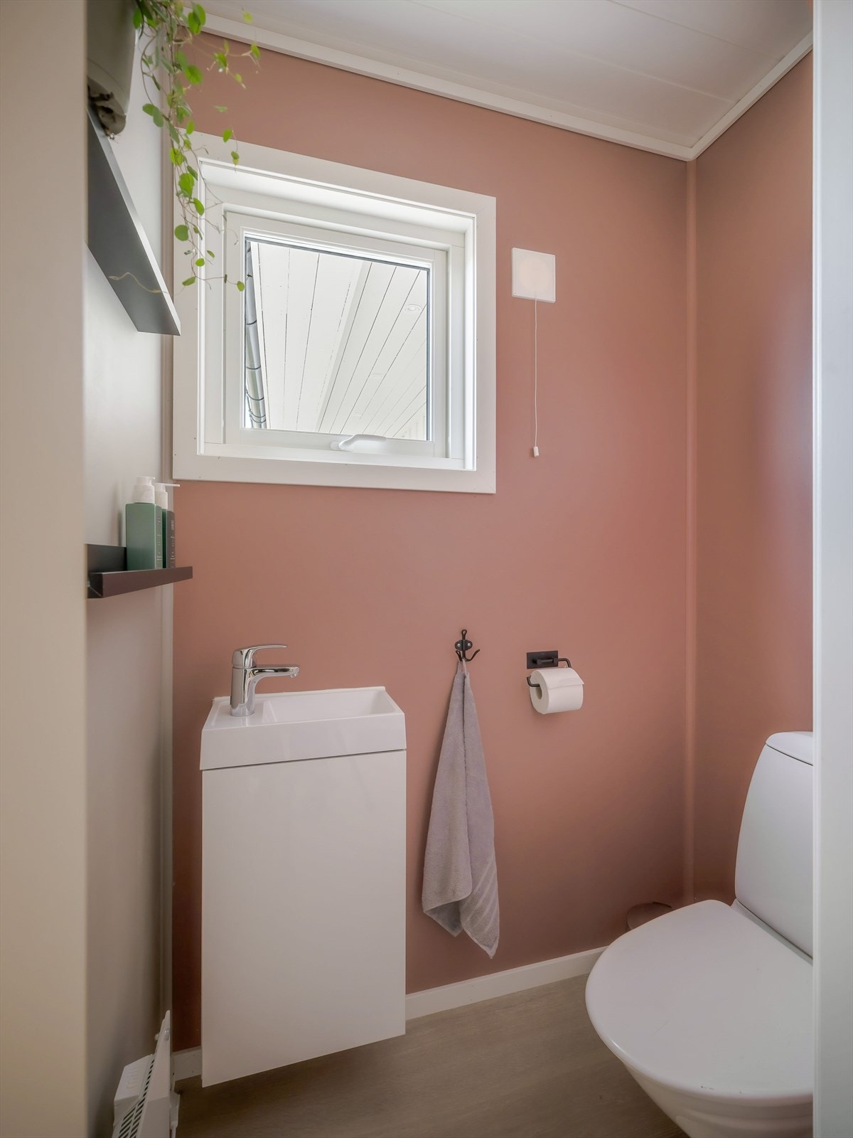 I tillegg til badet i 1. etasje har man et ekstra toalett Galleribilde