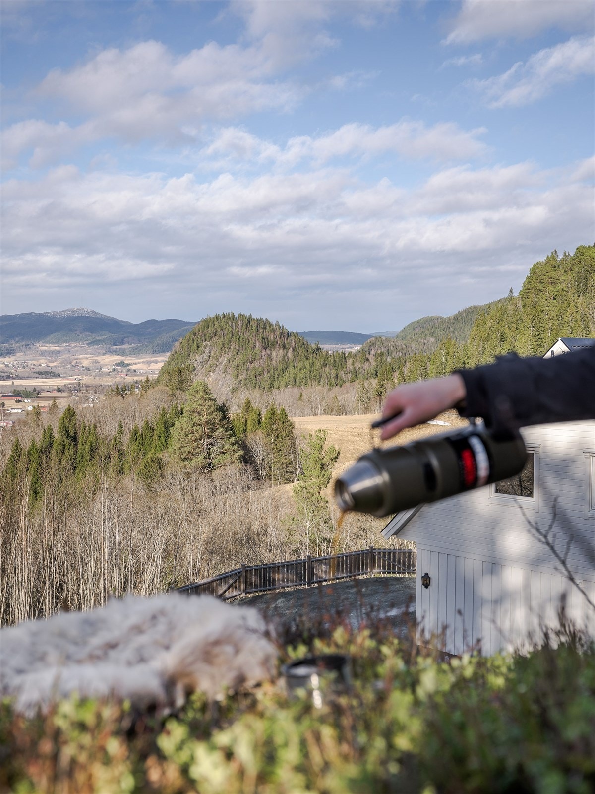 Med naturen som nærmeste nabo kan man ha piknik på egen tomt og nyte de fargerike solnedgangene man har i vente Galleribilde