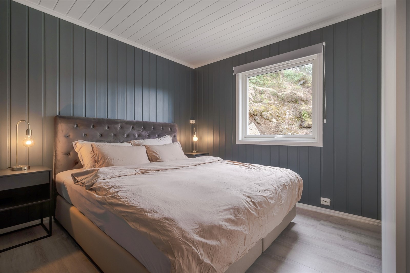 Boligens hovedsoverom i 1. etasje på ca. 10 kvm - Ikke søkt se pnkt. ferdigattest i komplett salgsoppgave og konferer med megler ved spørsmål Galleribilde