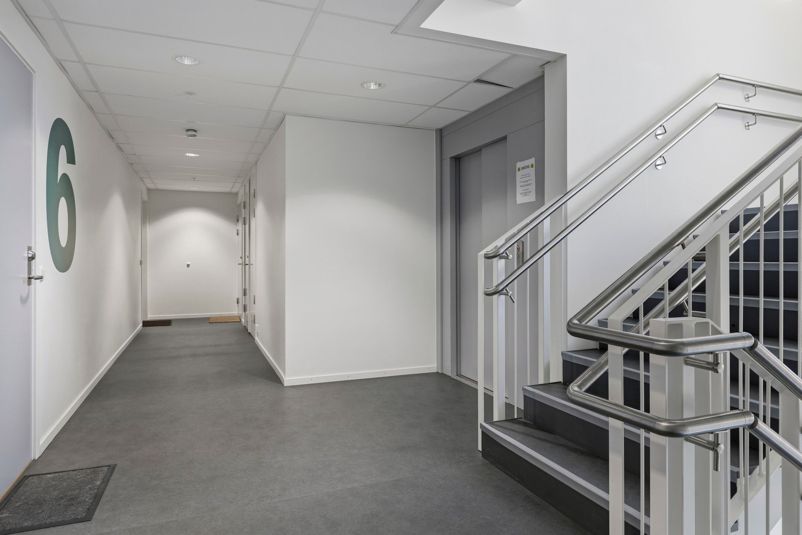 Leiligheten ligger i byggets 6. etasje med enkel adkomst via heis. Galleribilde