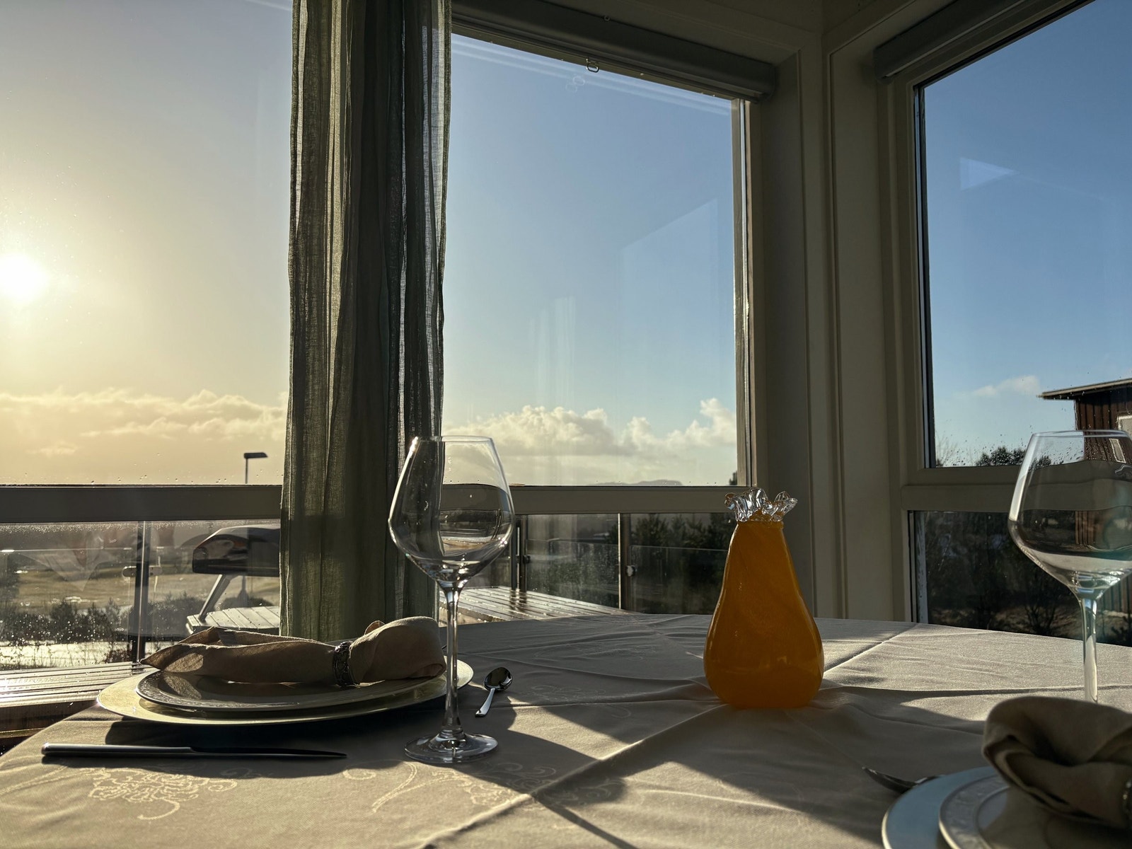 God naturlig belysning rundt middagsbordet Galleribilde