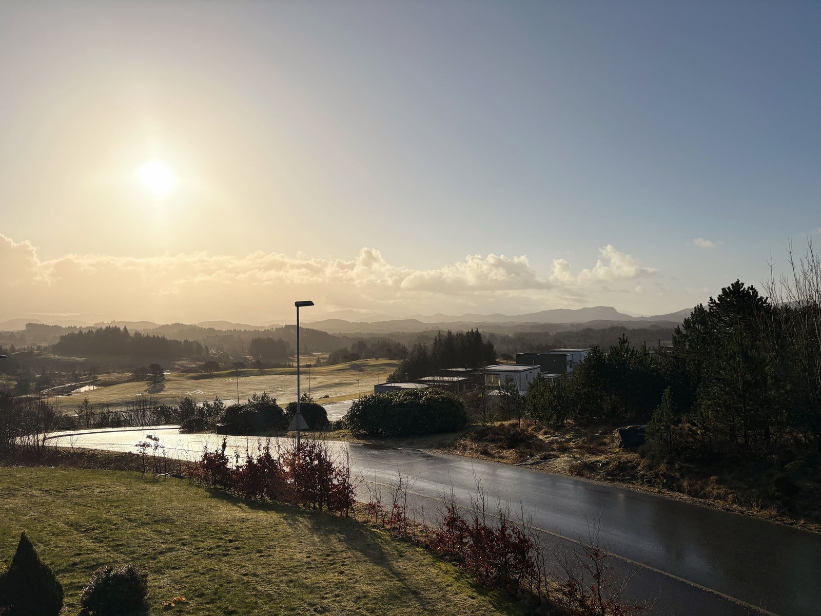 Sørvendt utsikt med nydelige soloppganger Galleribilde