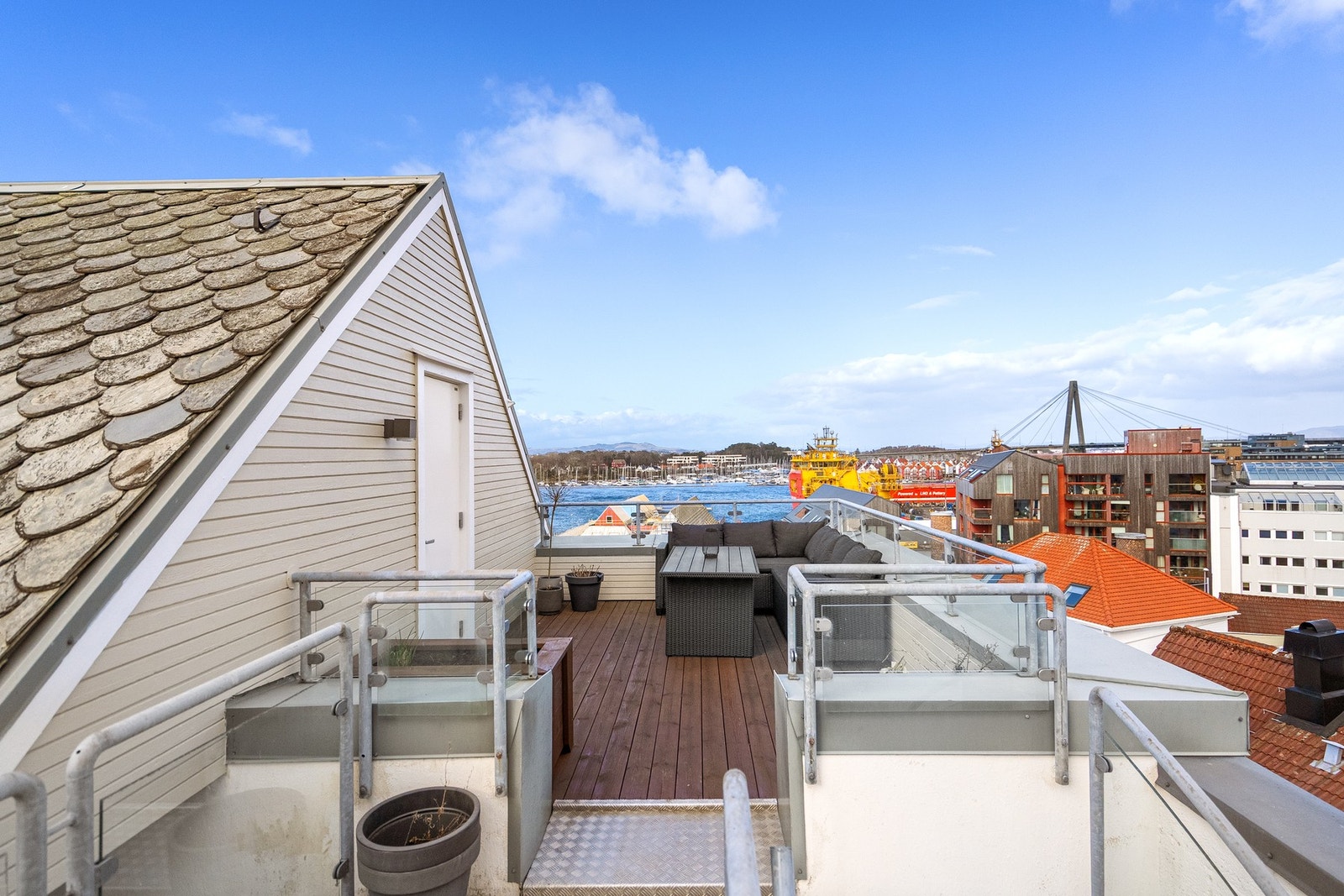 Felles takterrasse med nydelig utsikt og gode solforhold. Galleribilde