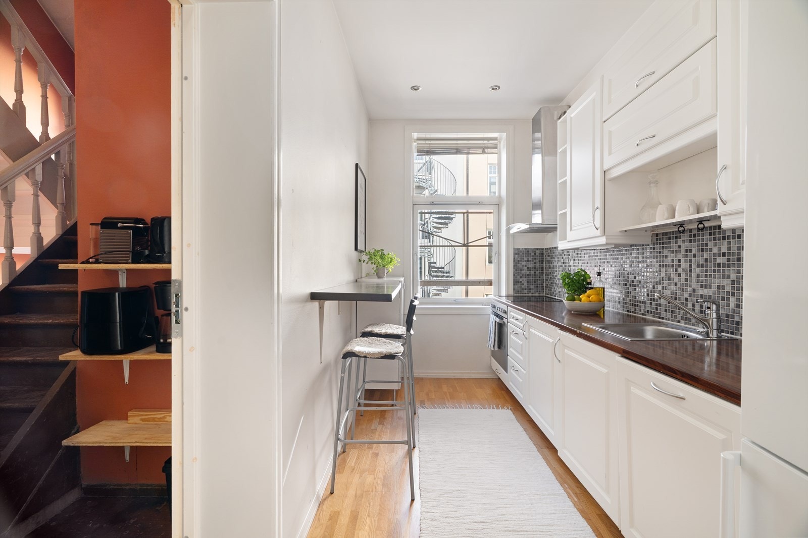 Kjøkkenet er på 6,9 kvm og er adskilt fra stuen. Galleribilde