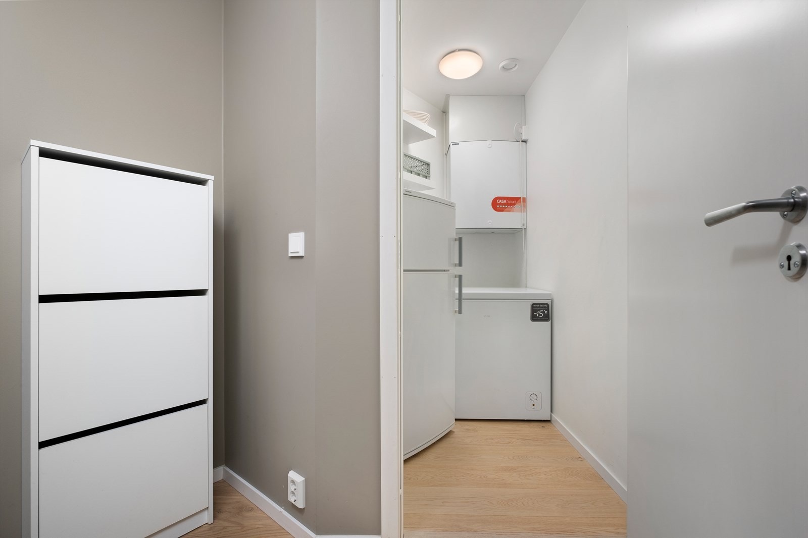 I tillegg til boden i kjelleren på 5m² har du også egen innvendig bod i entré på 3m². Galleribilde