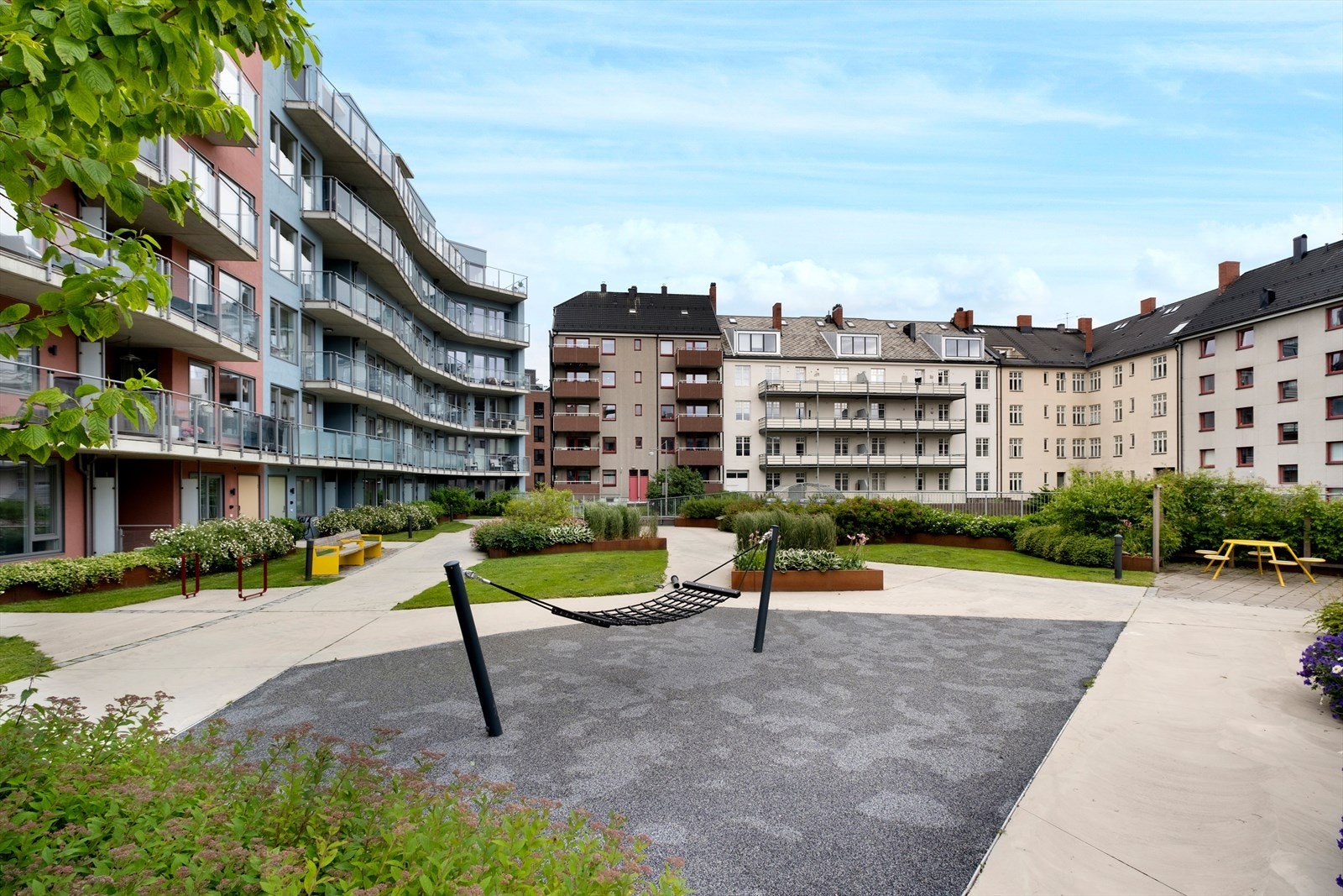 Her bor du i umiddelbar nærhet til busstopp, dagligvarebutikk, samt med kort vei til Solsiden, Lade og det meste Trondheim har å by på! Galleribilde