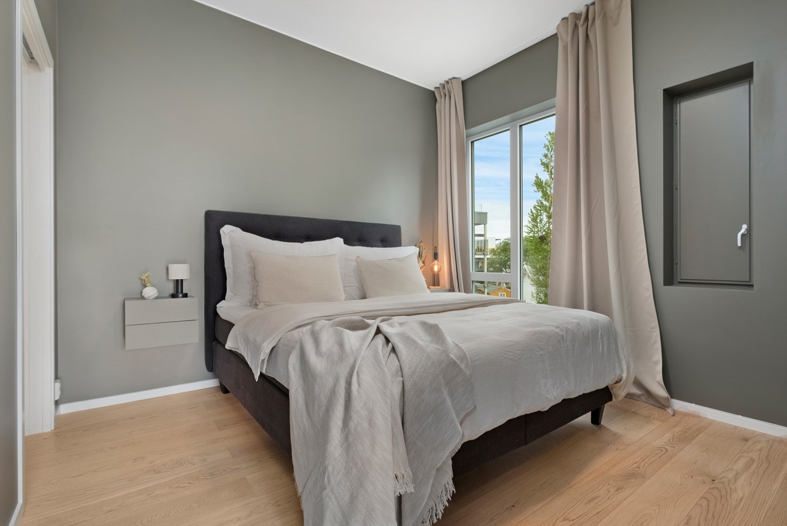 Hovedsoverommet er på romslige 10m². Her vil du også ha eget walk-in closet! Galleribilde