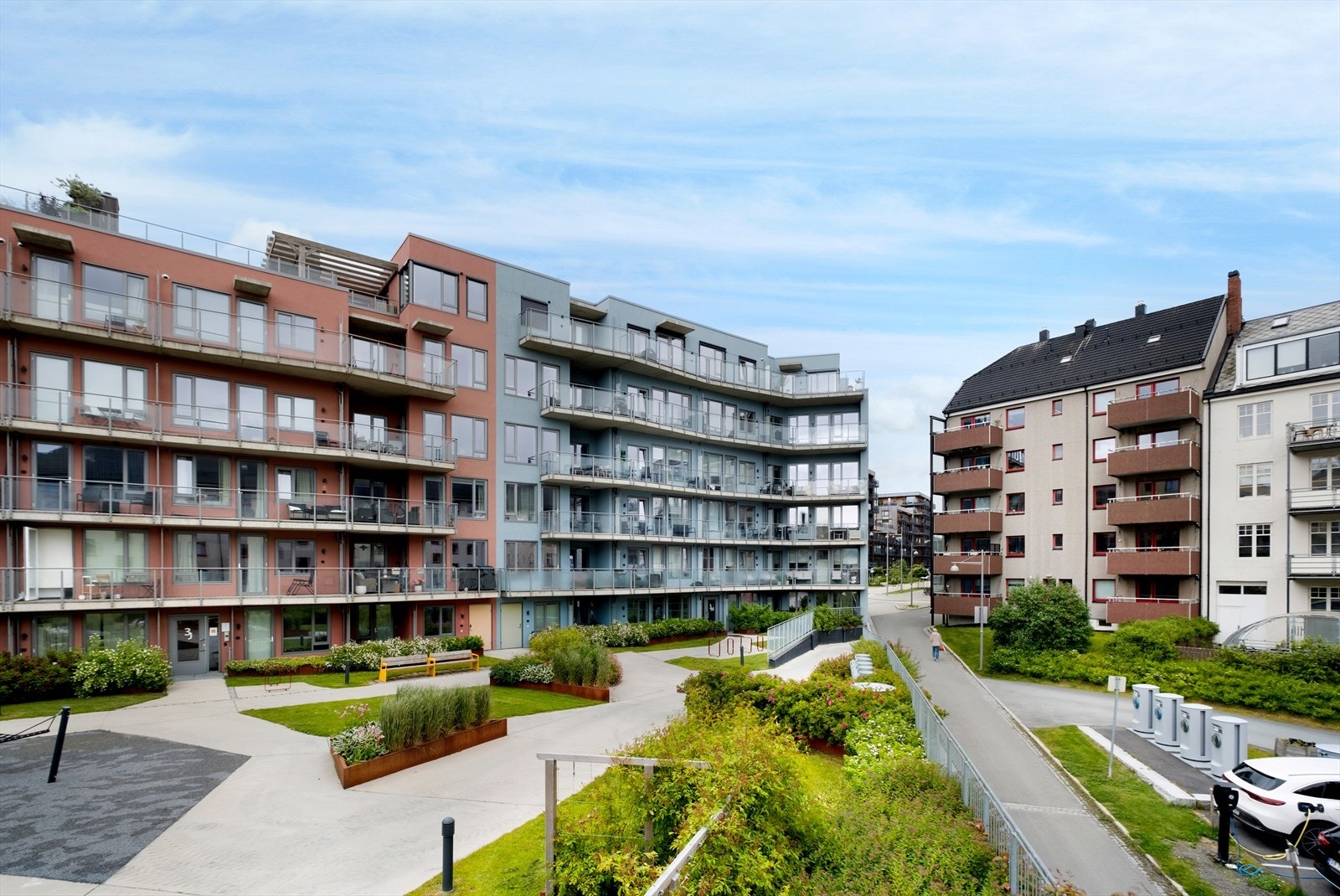 Lilleby er et av Trondheims mest ettertraktede områder grunnet sin umiddelbare nærhet til alle storbyfasiliteter Trondheim har og by på, men samtidig i et tilbaketrukket strøk. Her bor du også i gangavstand til turstier som Ladestien. Galleribilde