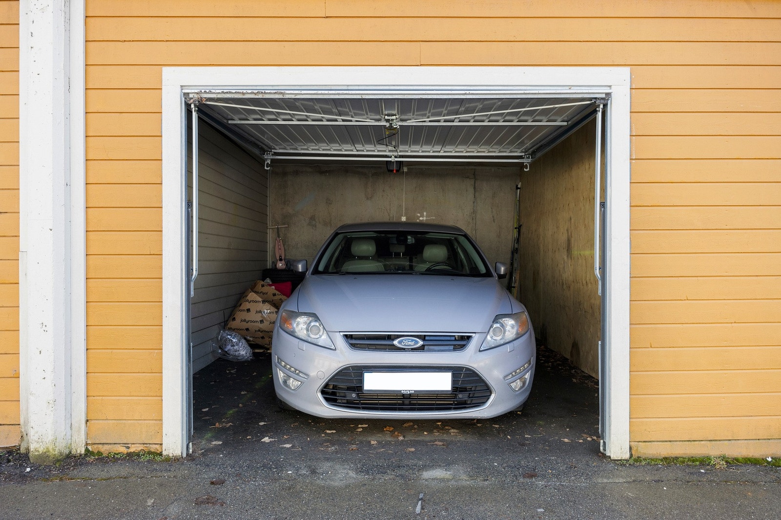 Det følger med en garasjeplass i rekke. Galleribilde