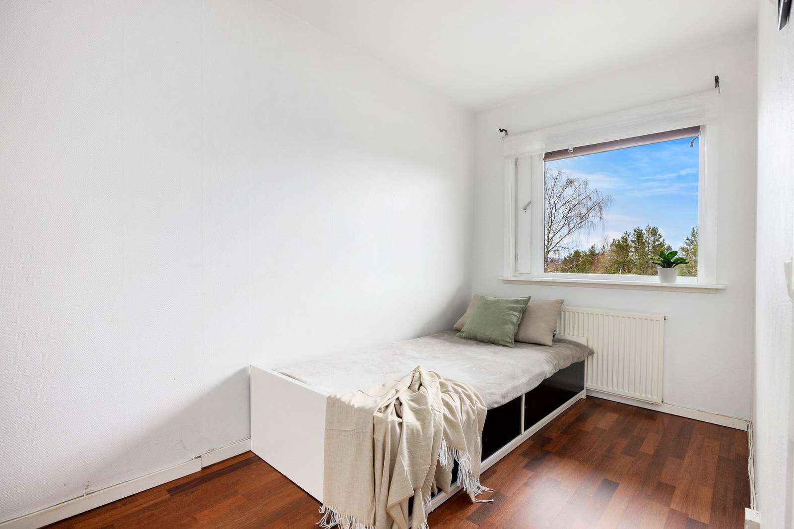 Soverom nummer to egner seg perfekt som barnerom, gjesterom eller hjemmekontor - alt etter behov. Galleribilde