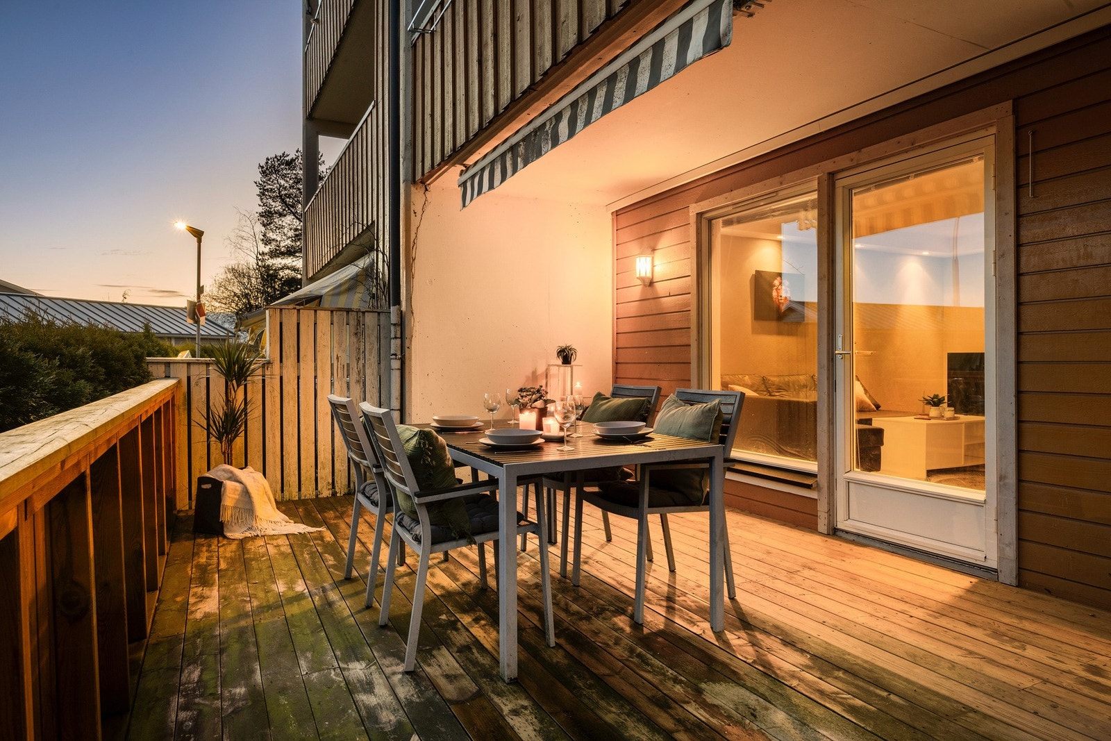 Alicha Viste v/EIE eiendomsmegling har gleden av å presentere Geviret 7 - en lys og gjennomgående 3-roms selveierleilighet, perfekt for deg som ønsker å bo selv eller for deg som ser etter et attraktivt utleieobjekt. Galleribilde