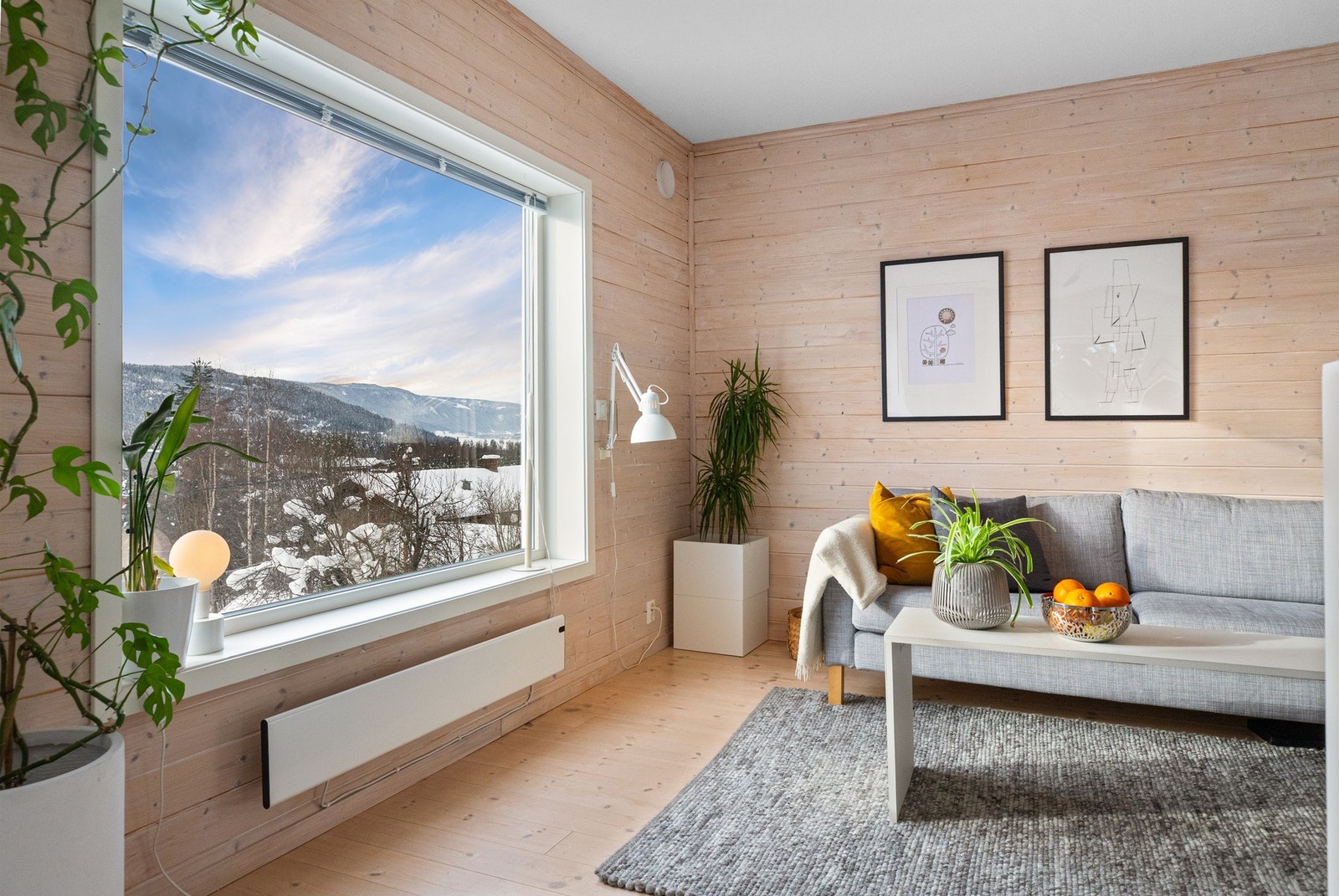 Markise gir mulighet til å regulere lysinnslippet når solen står lavt. Galleribilde