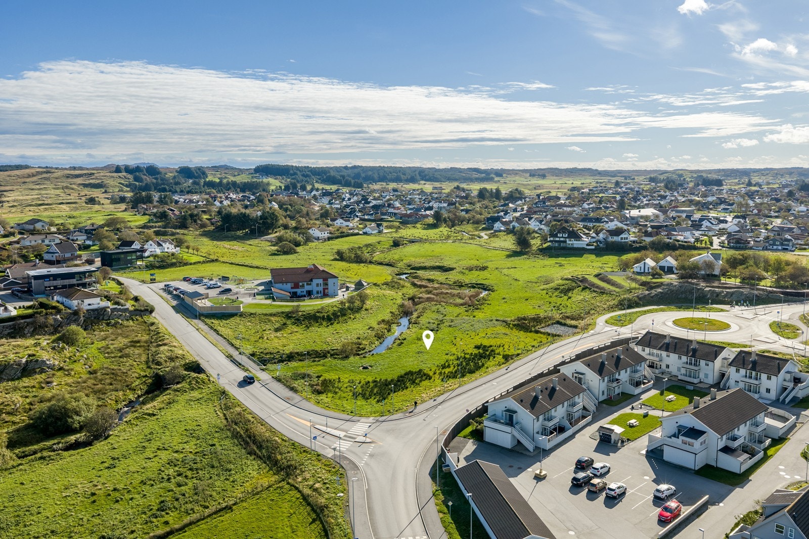 Fra tomten er det kort avstand til flotte turområder i marka. Galleribilde