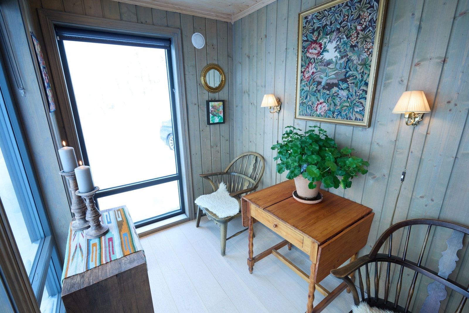 Ego kroken for kontemplasjon med utsikt eller for en lesestund. Galleribilde
