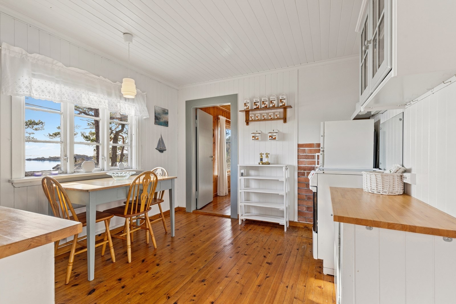 I tillegg følger et frittstående anneks med to sengeplasser. Galleribilde