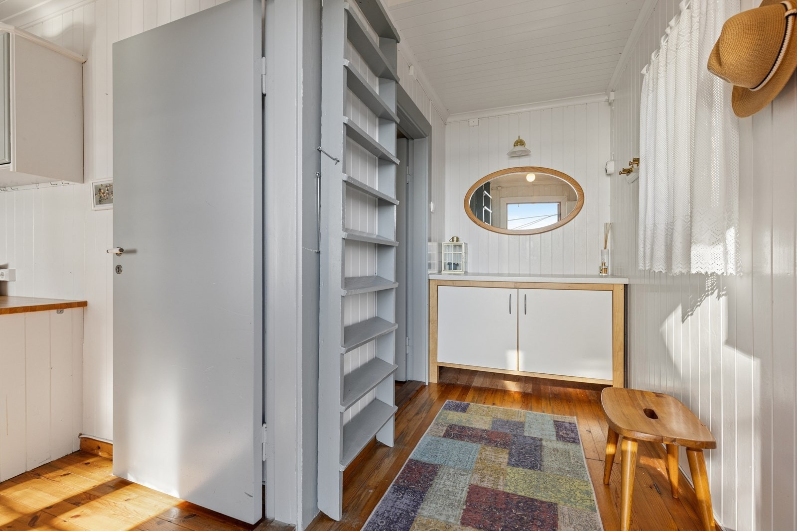 Fra gangen har man tilkomst til kryploft. Galleribilde