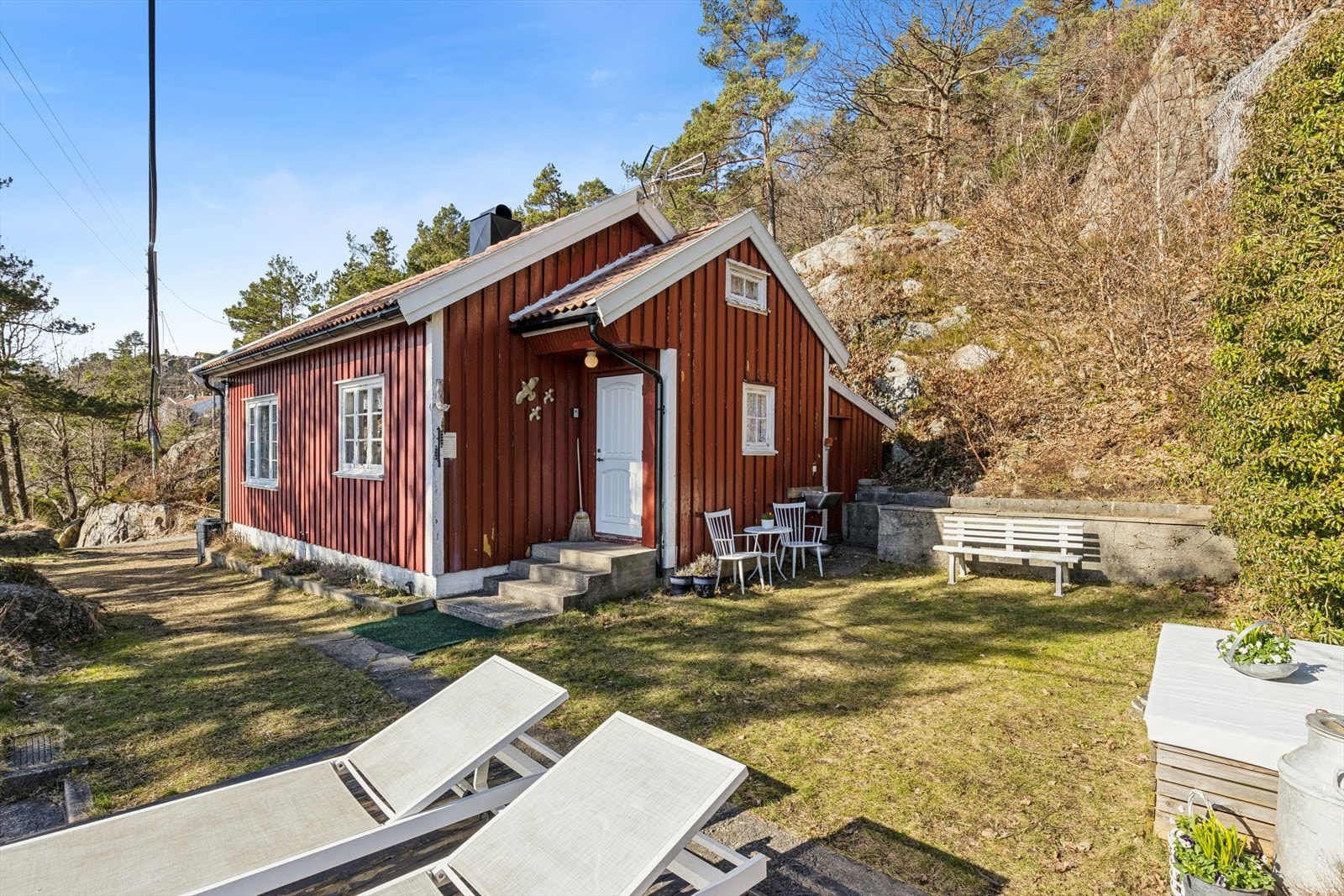 En kort kjøretur tar deg til populære badeplasser som Årossanden og Høllesanden, ideelle for soling og bading for hele familien. Galleribilde