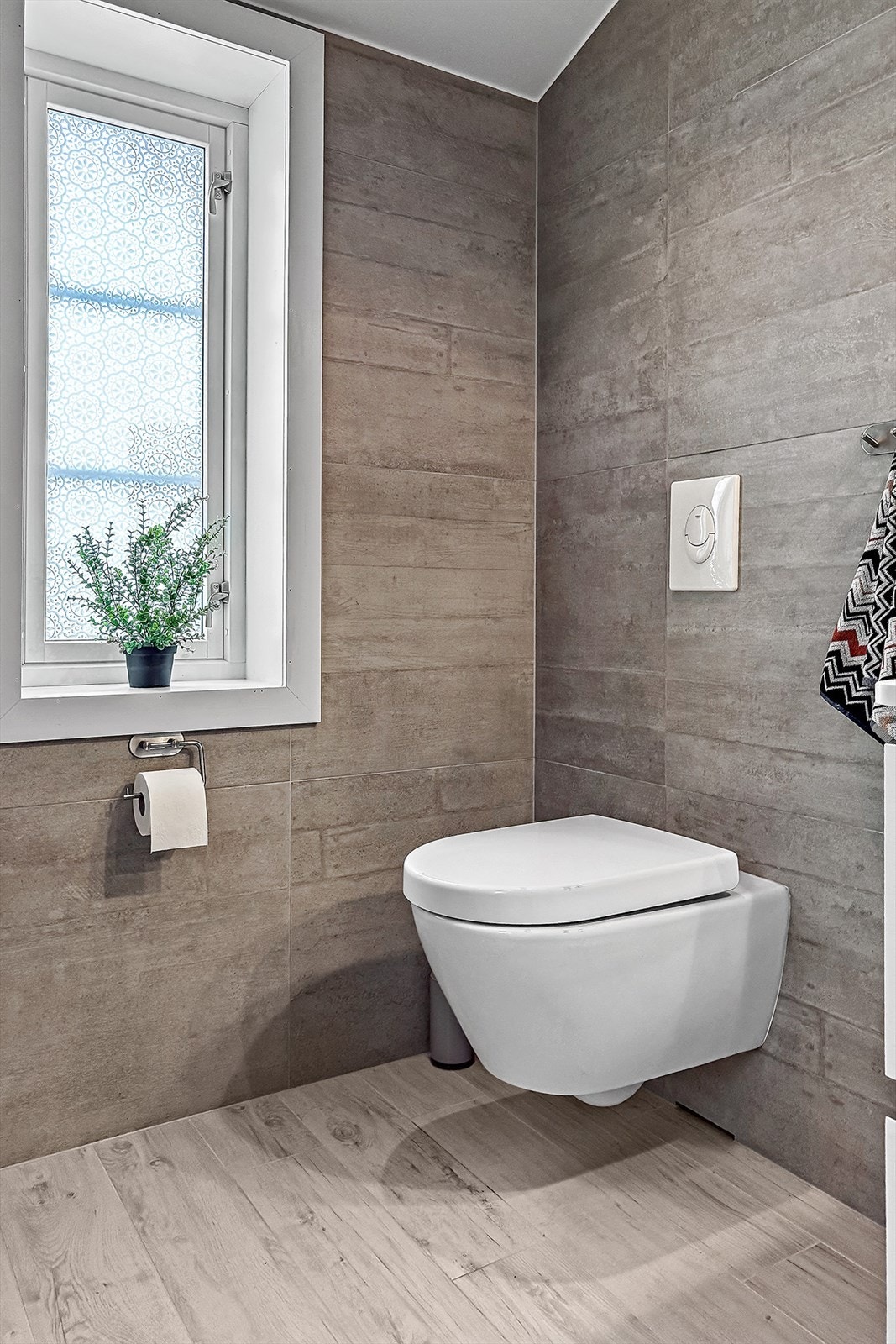 Vegghengt toalett på badet - 1.etg. Galleribilde