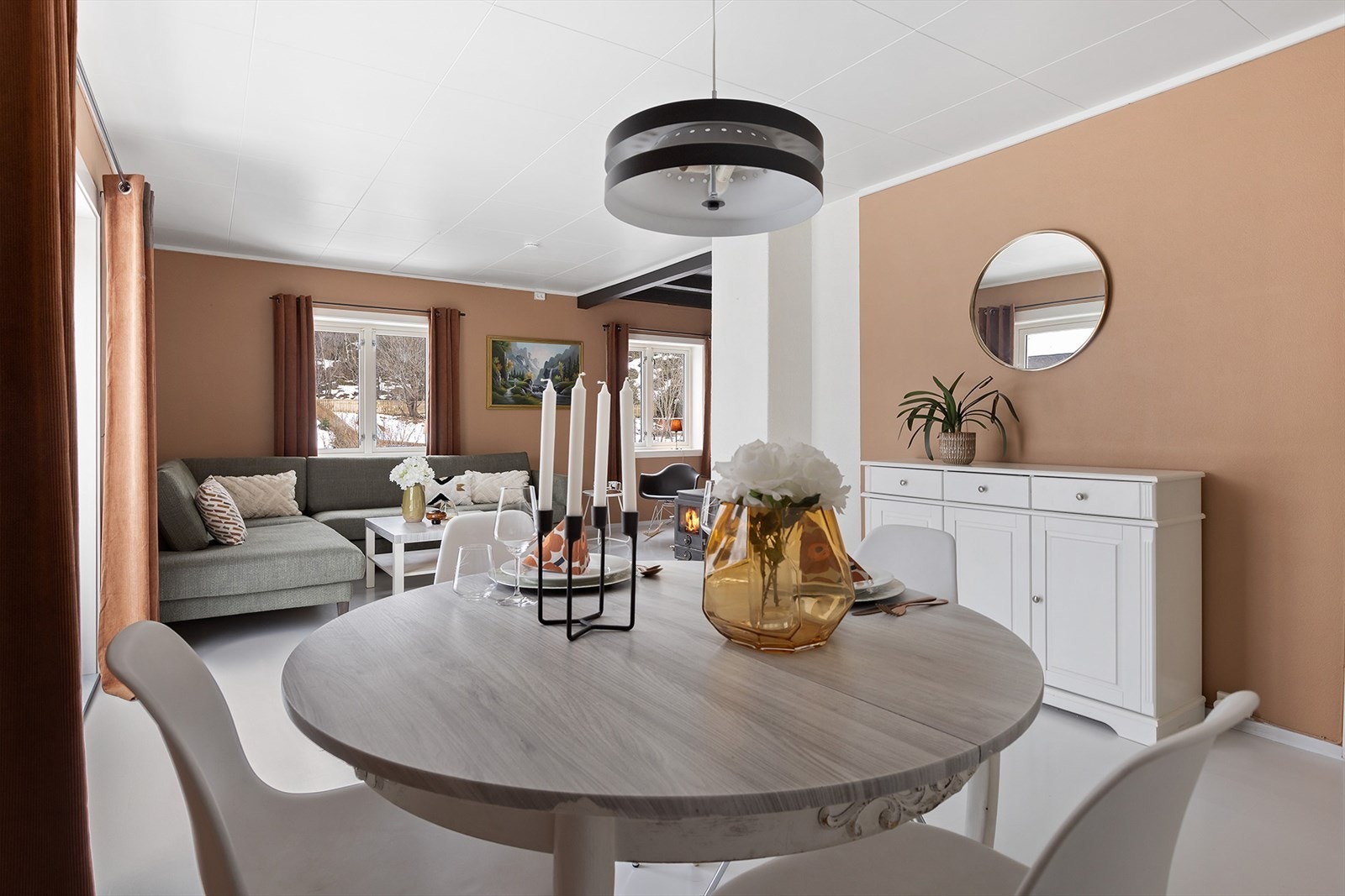 God plass til spisestue Galleribilde