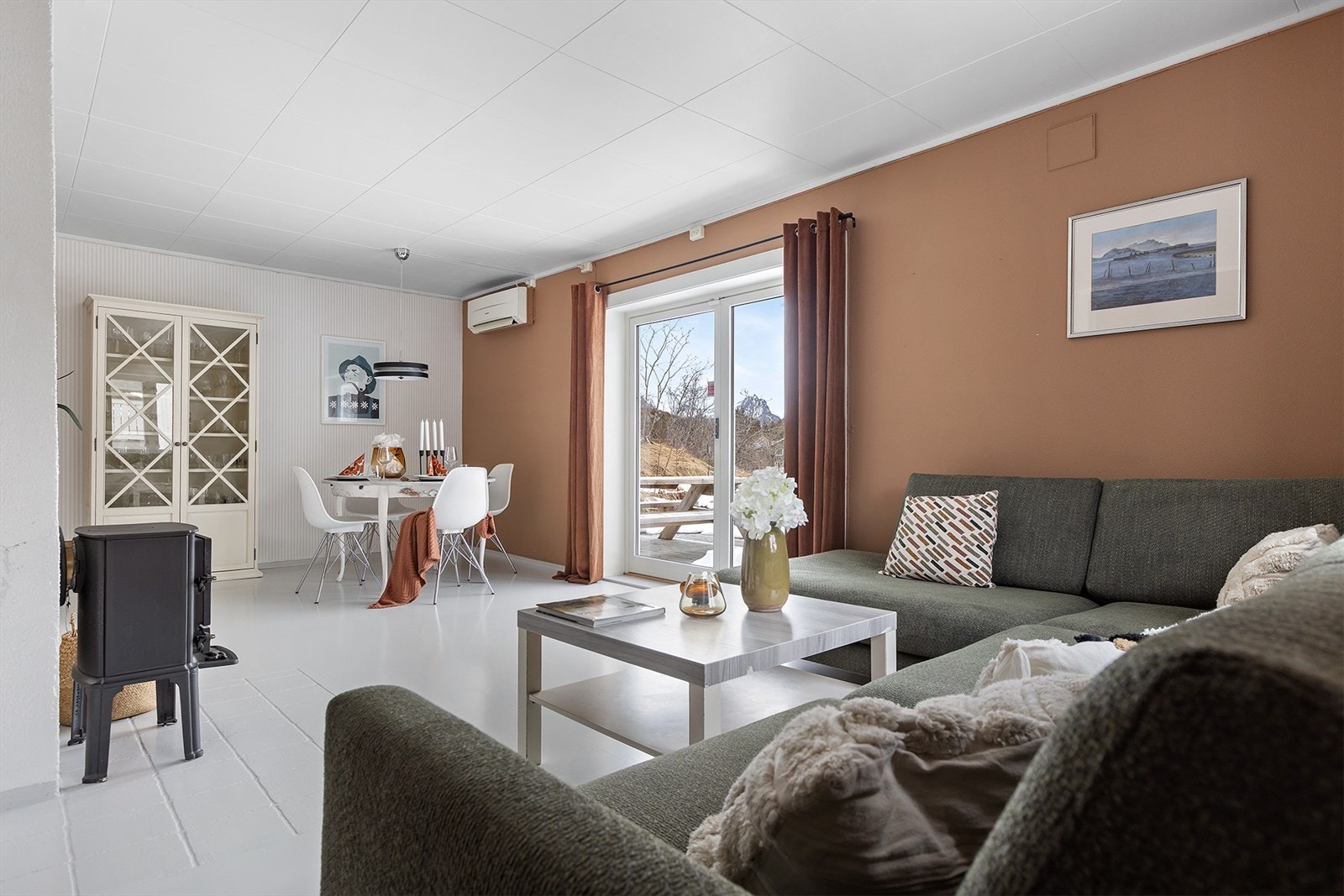 Utgang til terrasse og hage Galleribilde