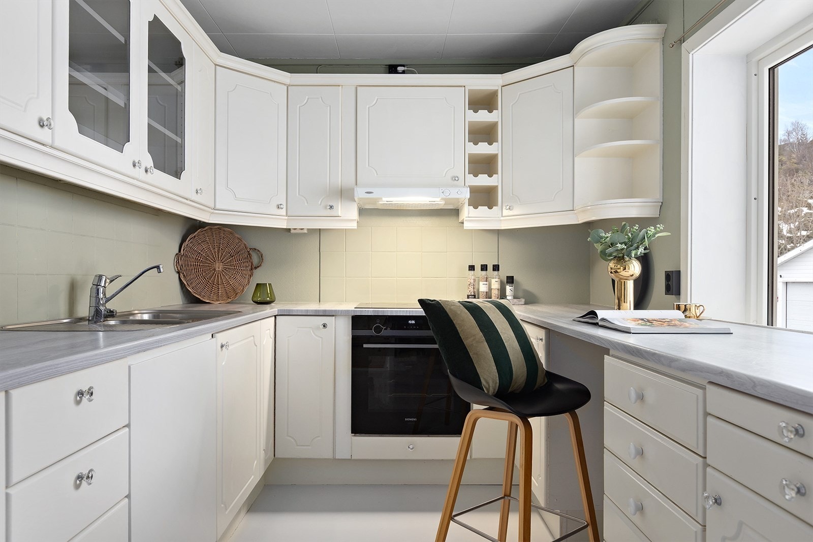 Hvitevarer på kjøkken følger med salget Galleribilde