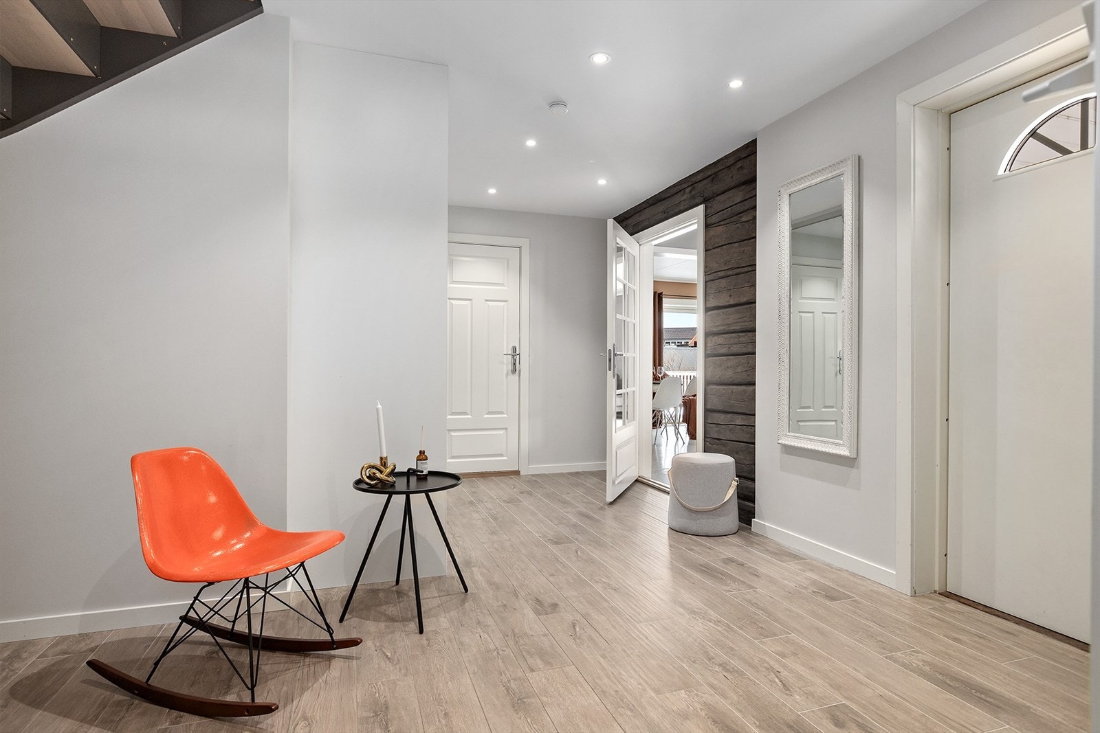 Romslig hall Galleribilde