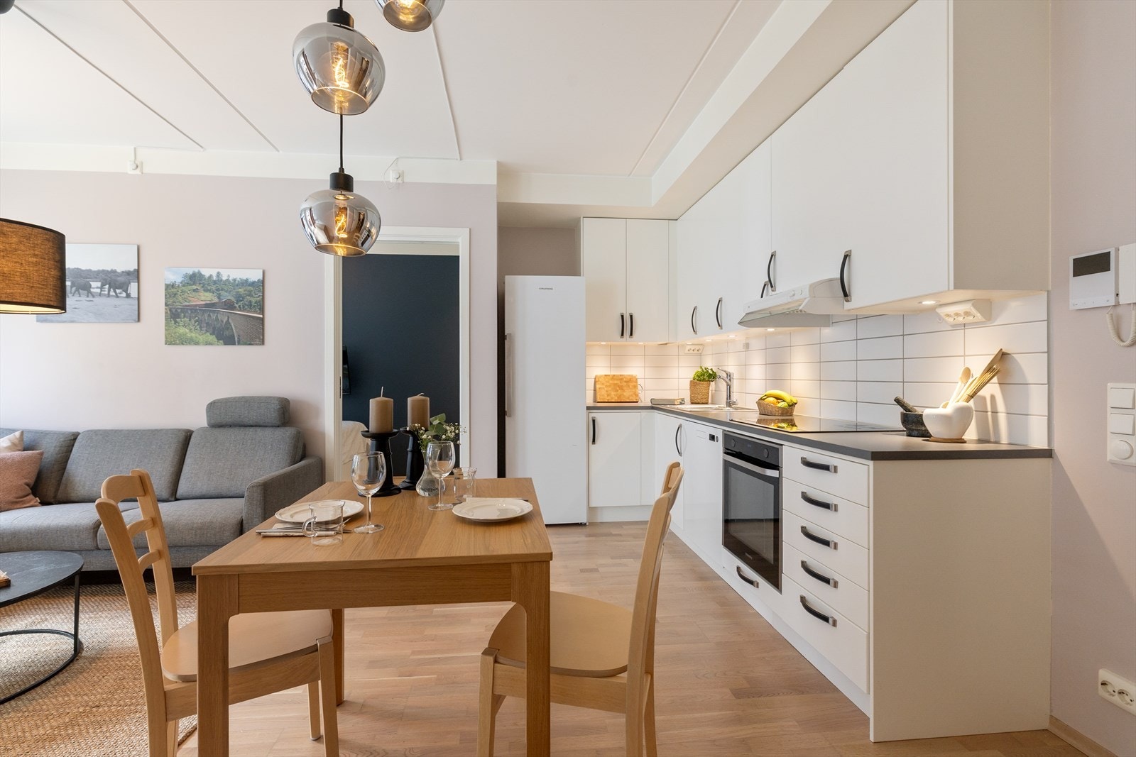 Her er det også plass til et spisebord. Galleribilde