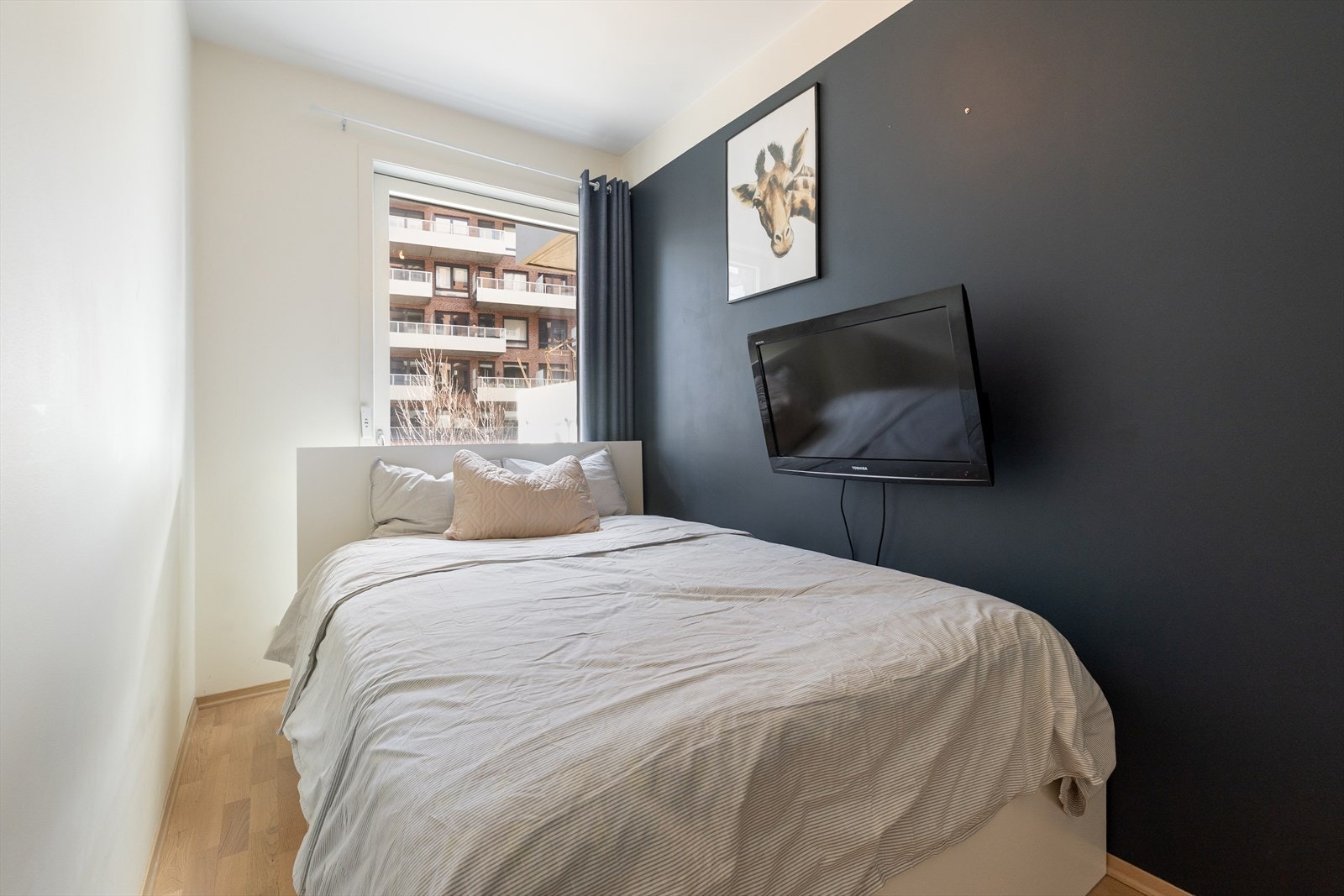 Soverom 2 gar plass til dobbeltseng. Galleribilde