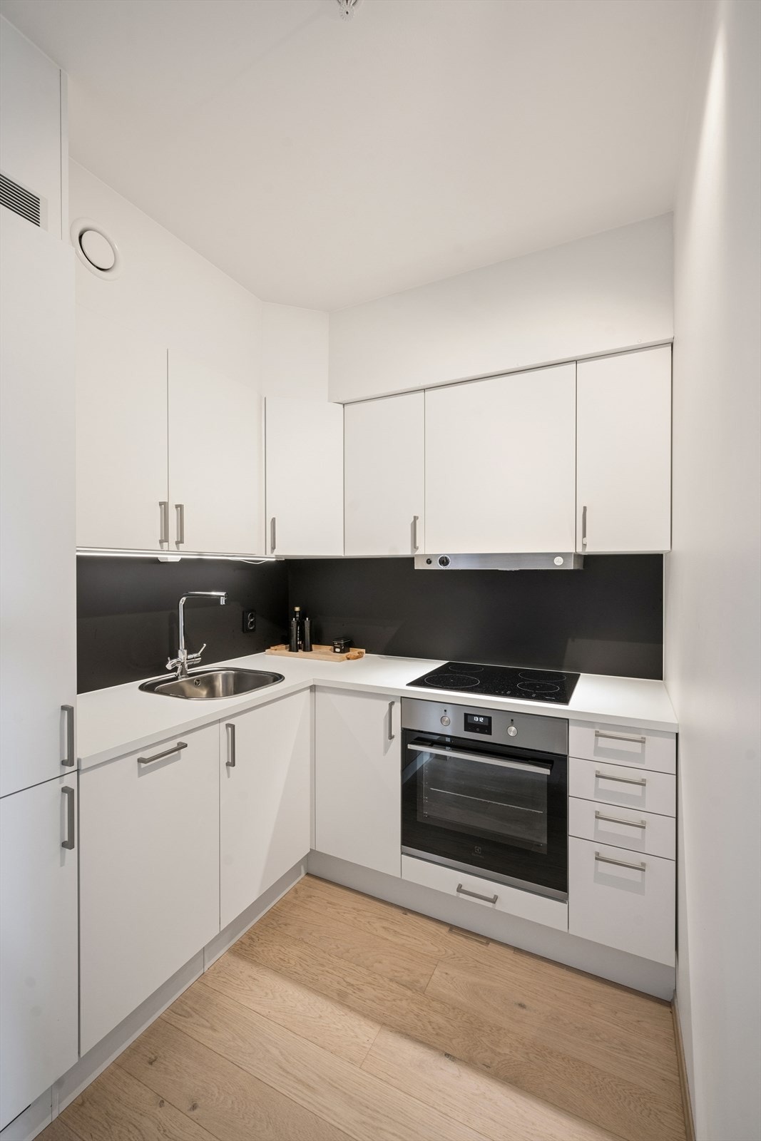 Rikelig med skap- og benkeplass! Galleribilde