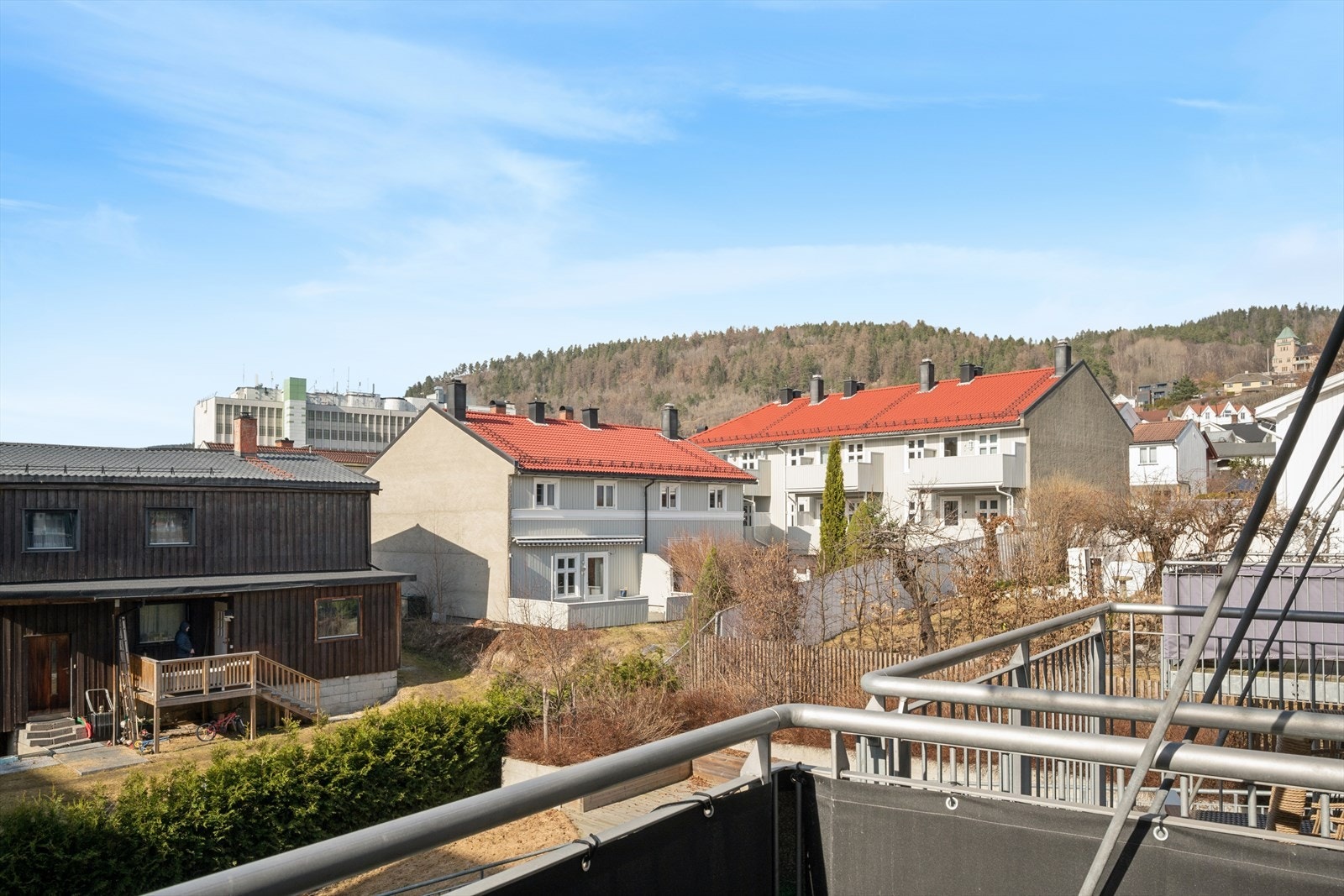 Balkongen er på ca. 3 m² og har gode solforhold. Galleribilde