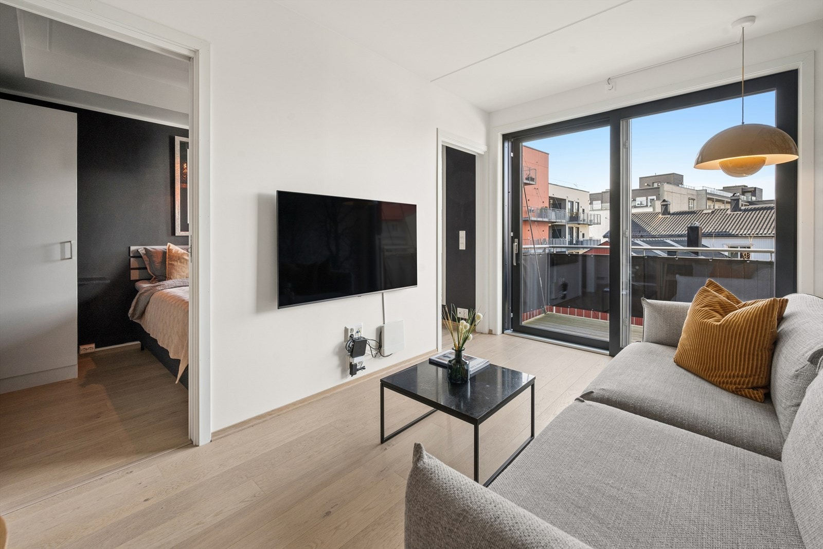 Leiligheten er fra 2021 og holder en gjennomført god standard. Galleribilde