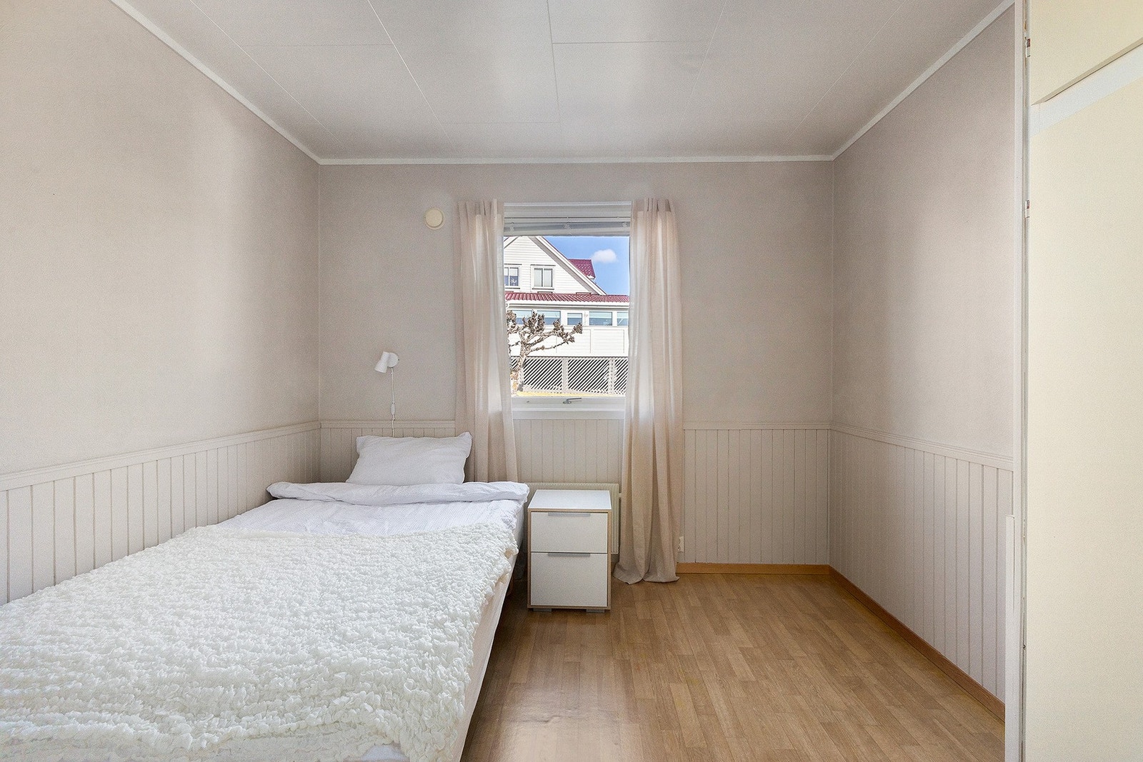 Rom brukt som soverom i kjeller. Rommet er ikke godkjent for varig opphold. Galleribilde