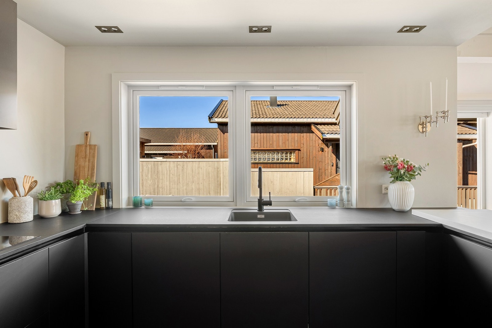 God skap- og benkeplass Galleribilde