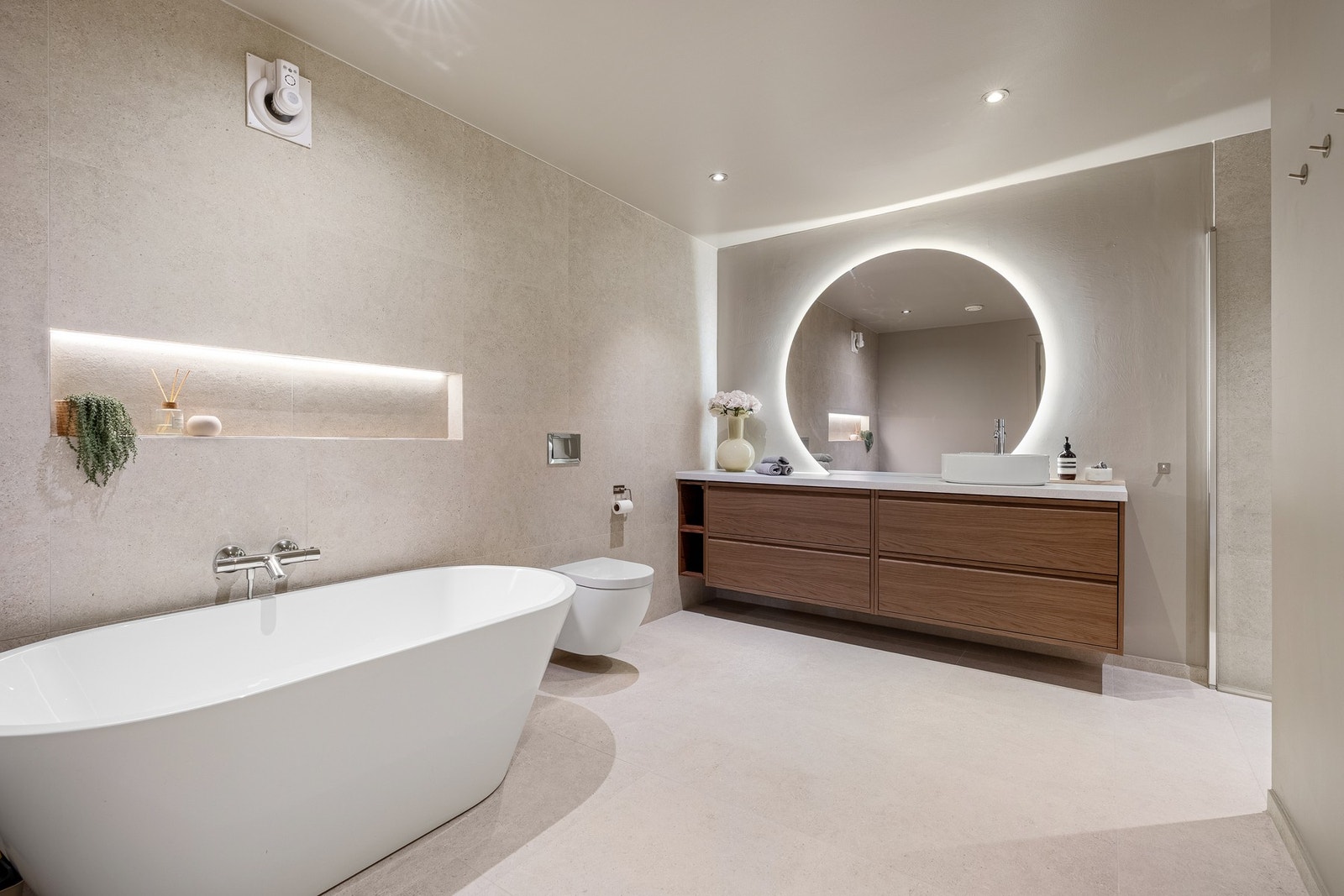 Totalrennovert bad i 2024 utført av fagfolk Galleribilde