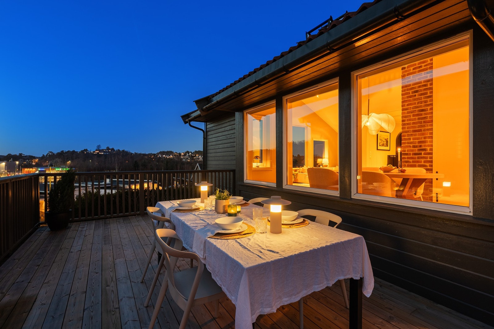 Her kan man virkelig nyte lange sommerkvelder - Direkte utgang fra stuen Galleribilde