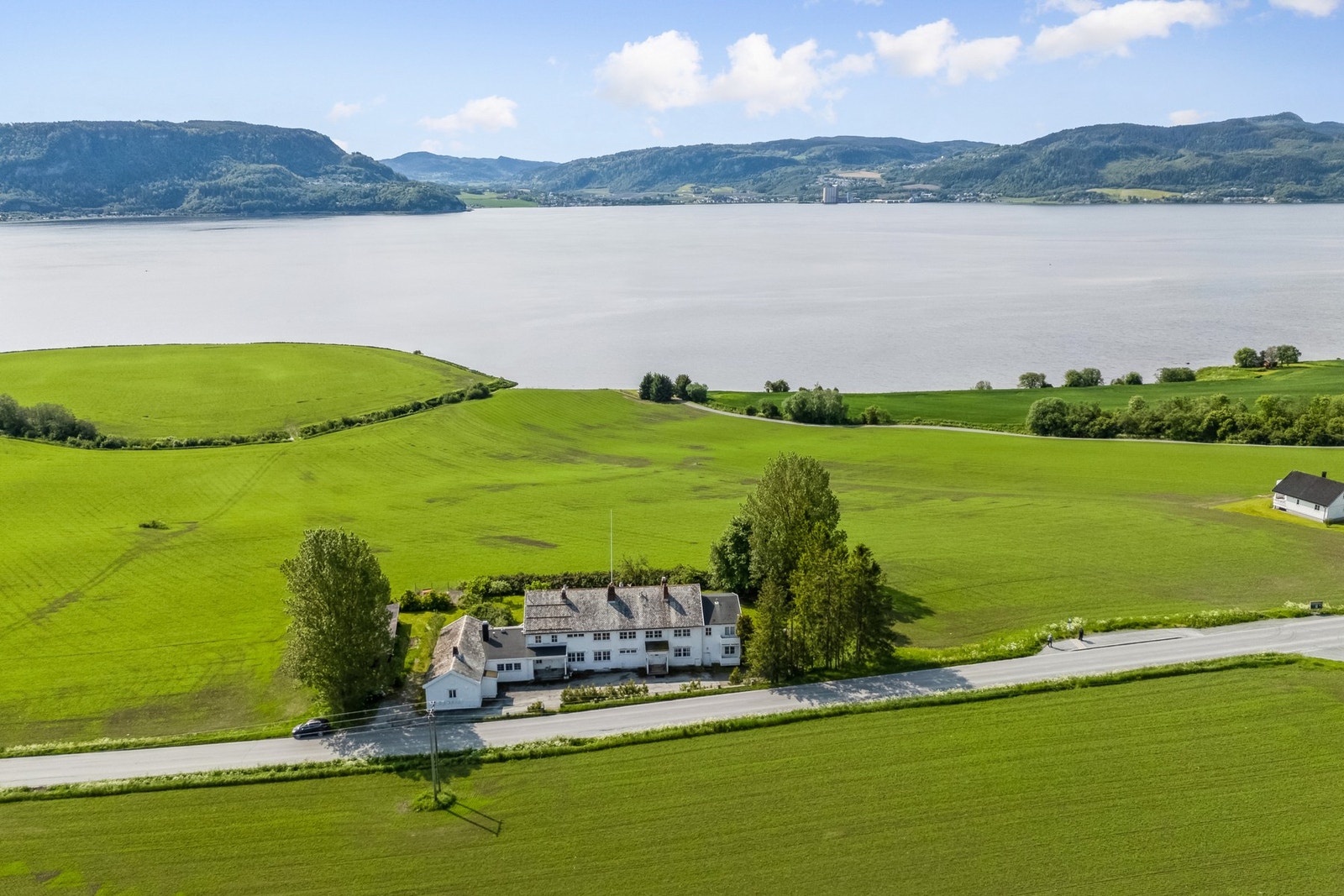 Eiendommen har flott utsikt mot Trondheimsfjorden. Galleribilde