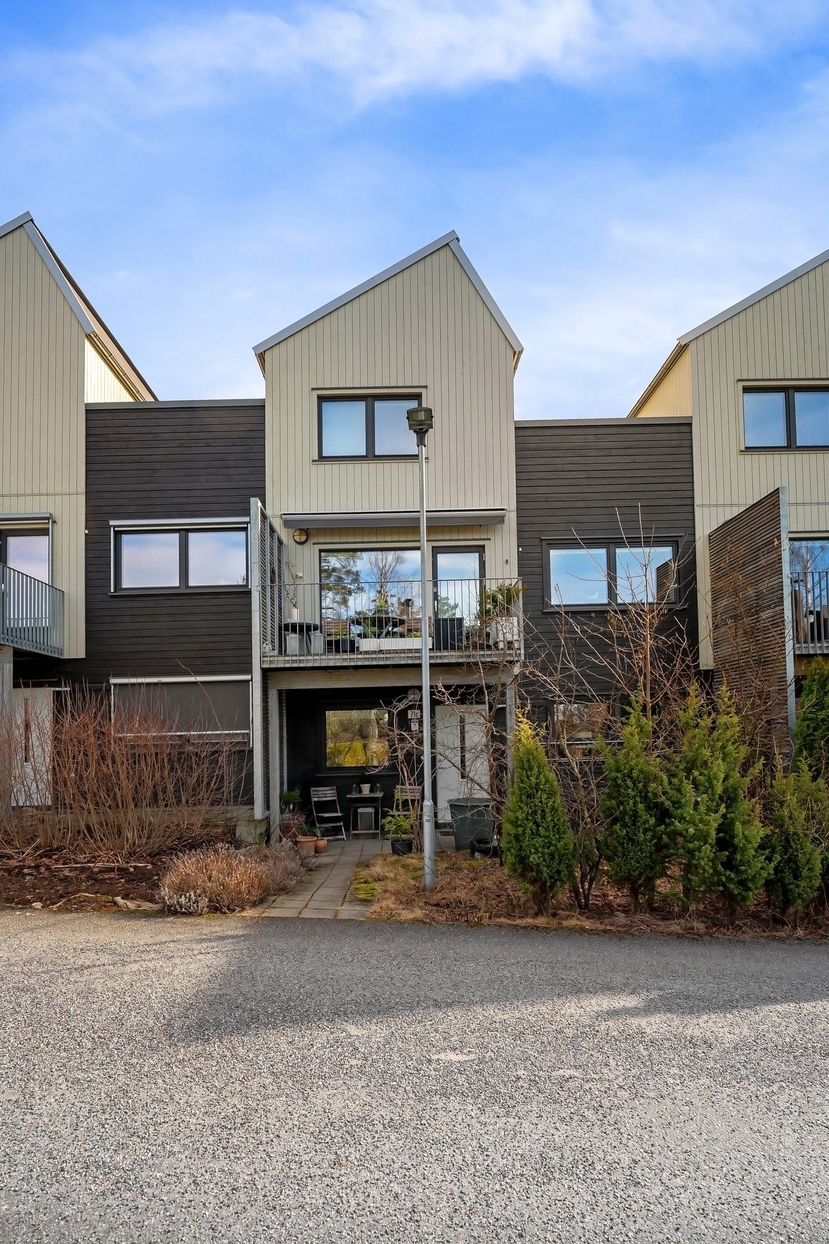 Inngangsparti i underetasje på vestsiden. Galleribilde