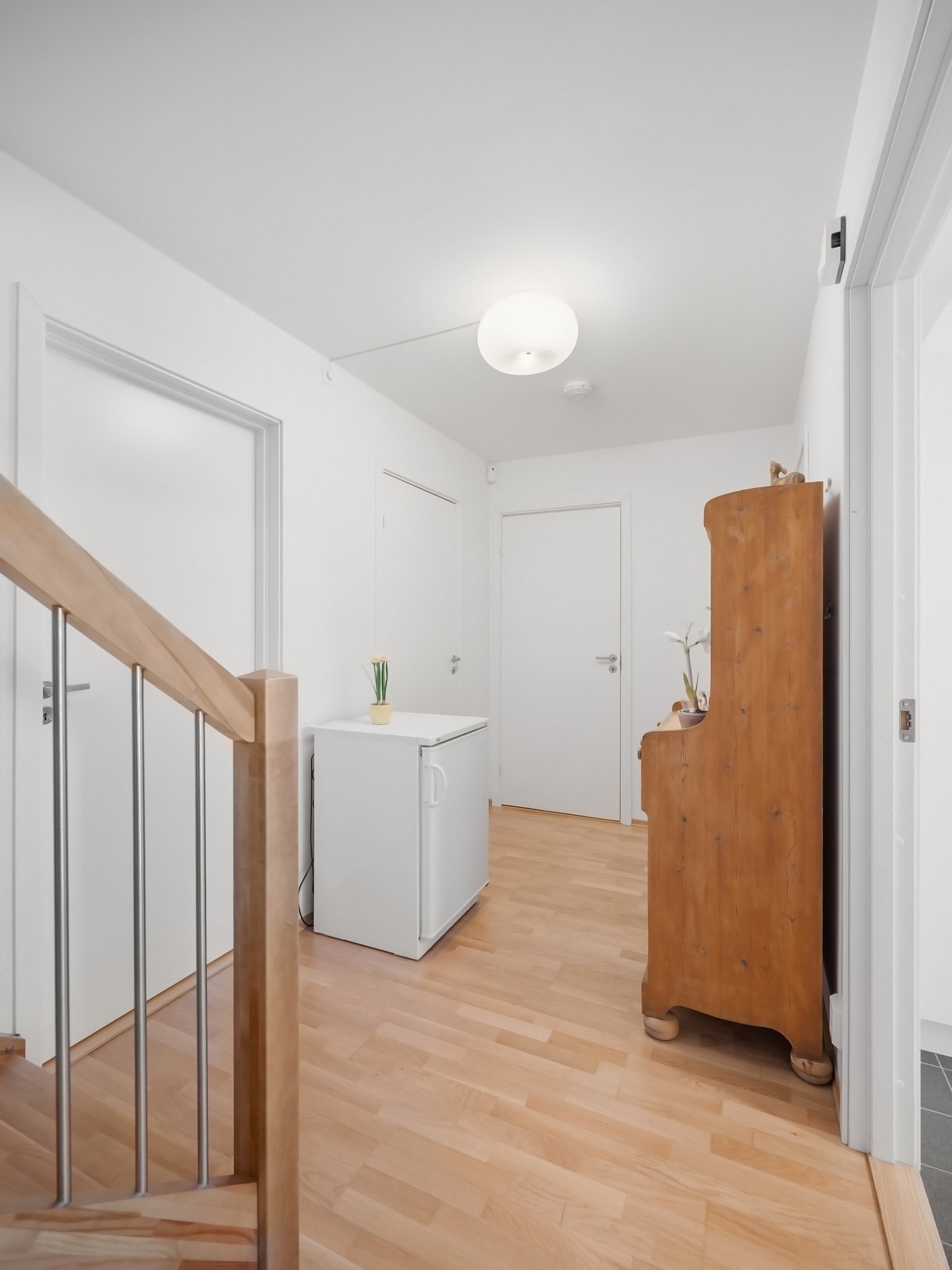 Trappegang underetasje. Galleribilde