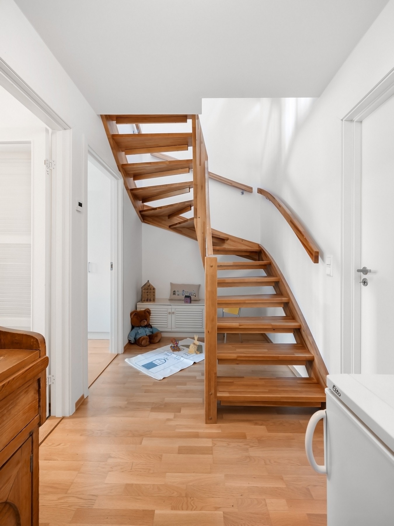 Trappegang underetasje. Galleribilde