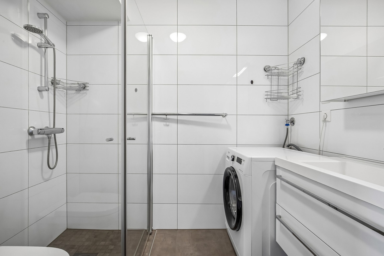 Bad med opplegg til vaskemaskin Galleribilde