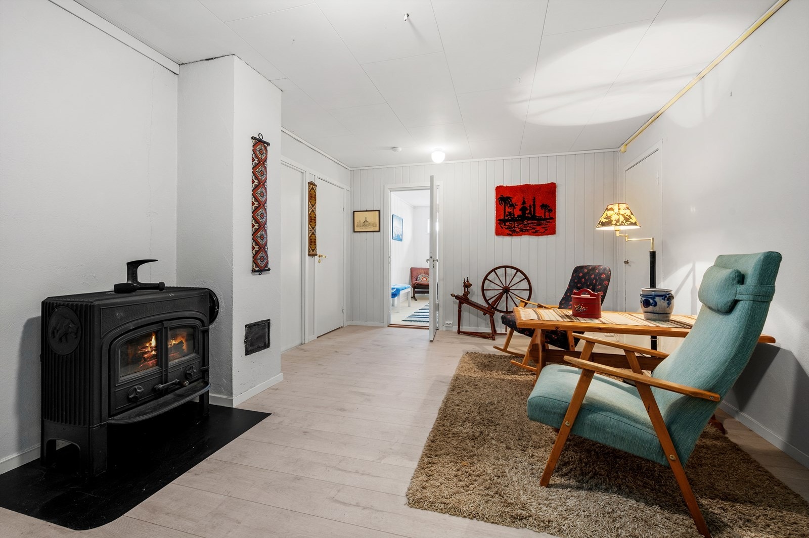 Underetasjen har et totalt areal på hele 148 m², noe som åpner for mange muligheter. Galleribilde