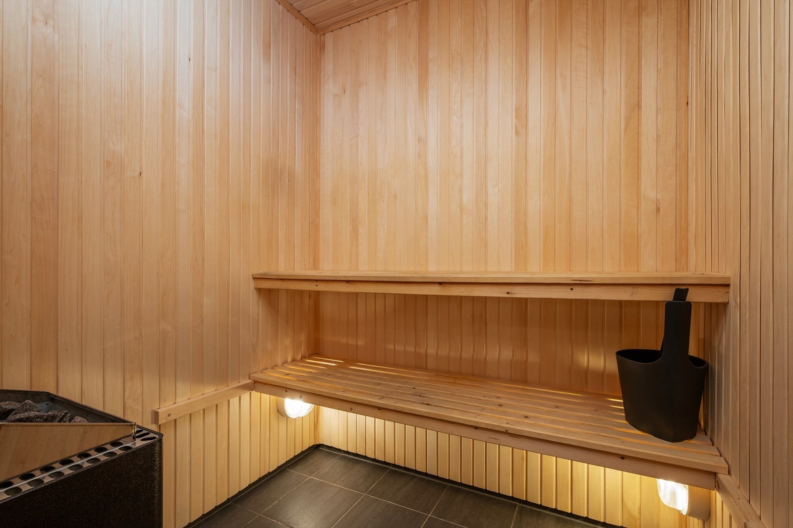 Fra badet har du direkte adkomst til egen badstue. Galleribilde