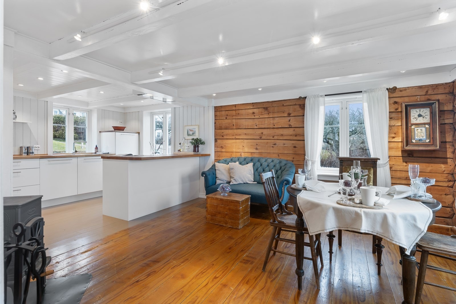 Legg merke til gulvet i stuen, dette er i sin til håndmalt Galleribilde