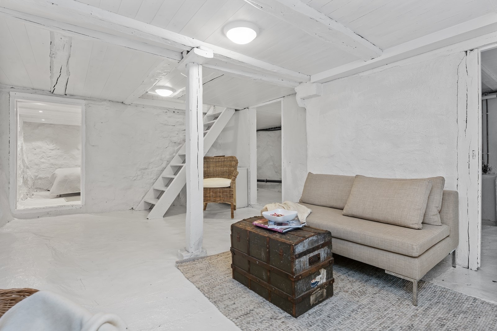 Nede i kjelleren er det flere vaskerom og flere bodrom Galleribilde