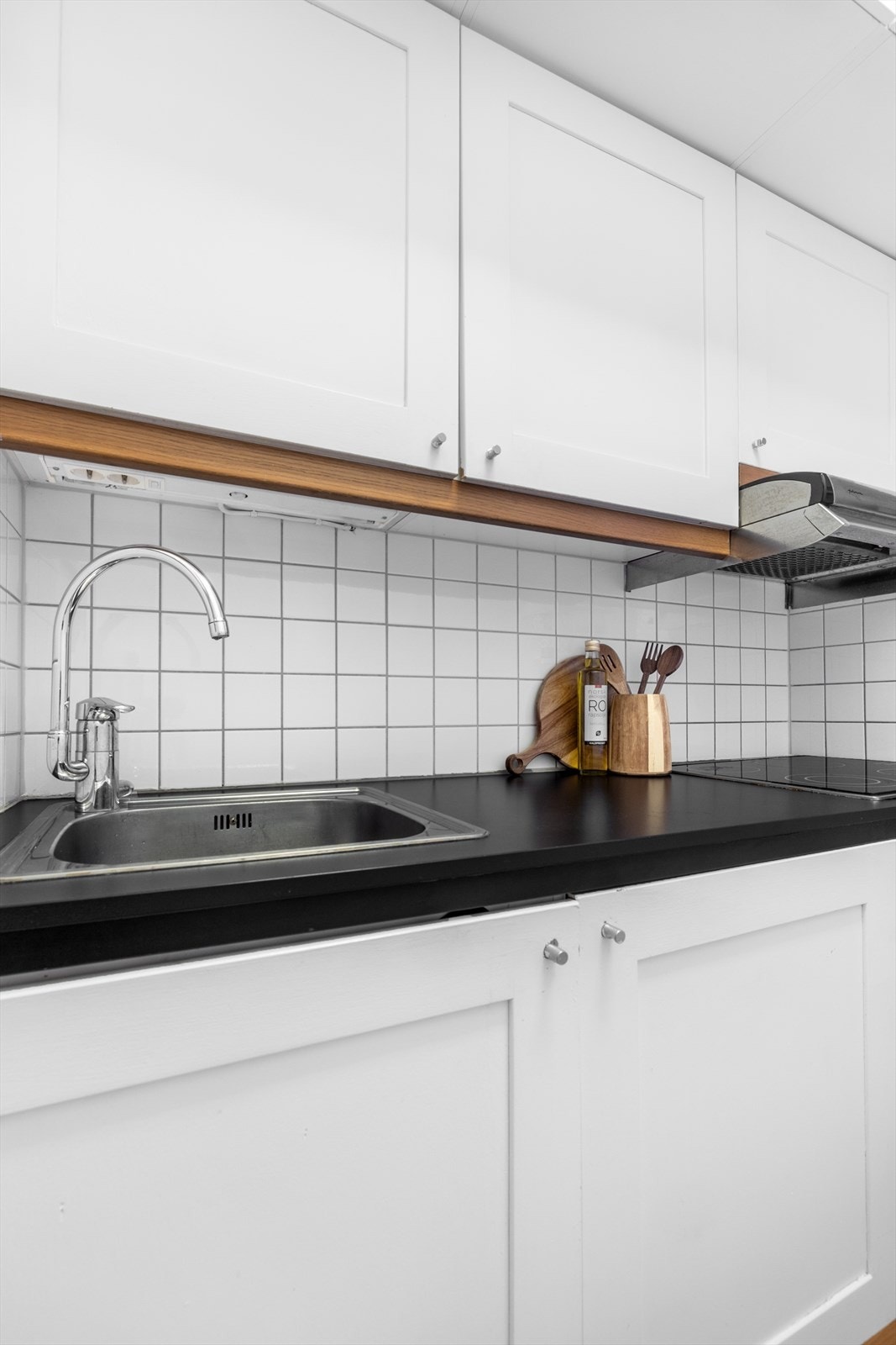 Rikelig med oppbevaringsplass i kjøkkeninnredningen Galleribilde