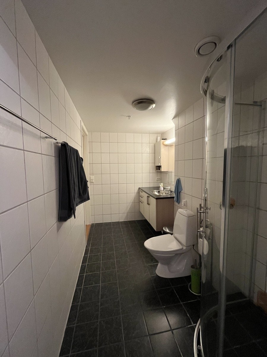 Shared bathroom - image 2 Galleribilde