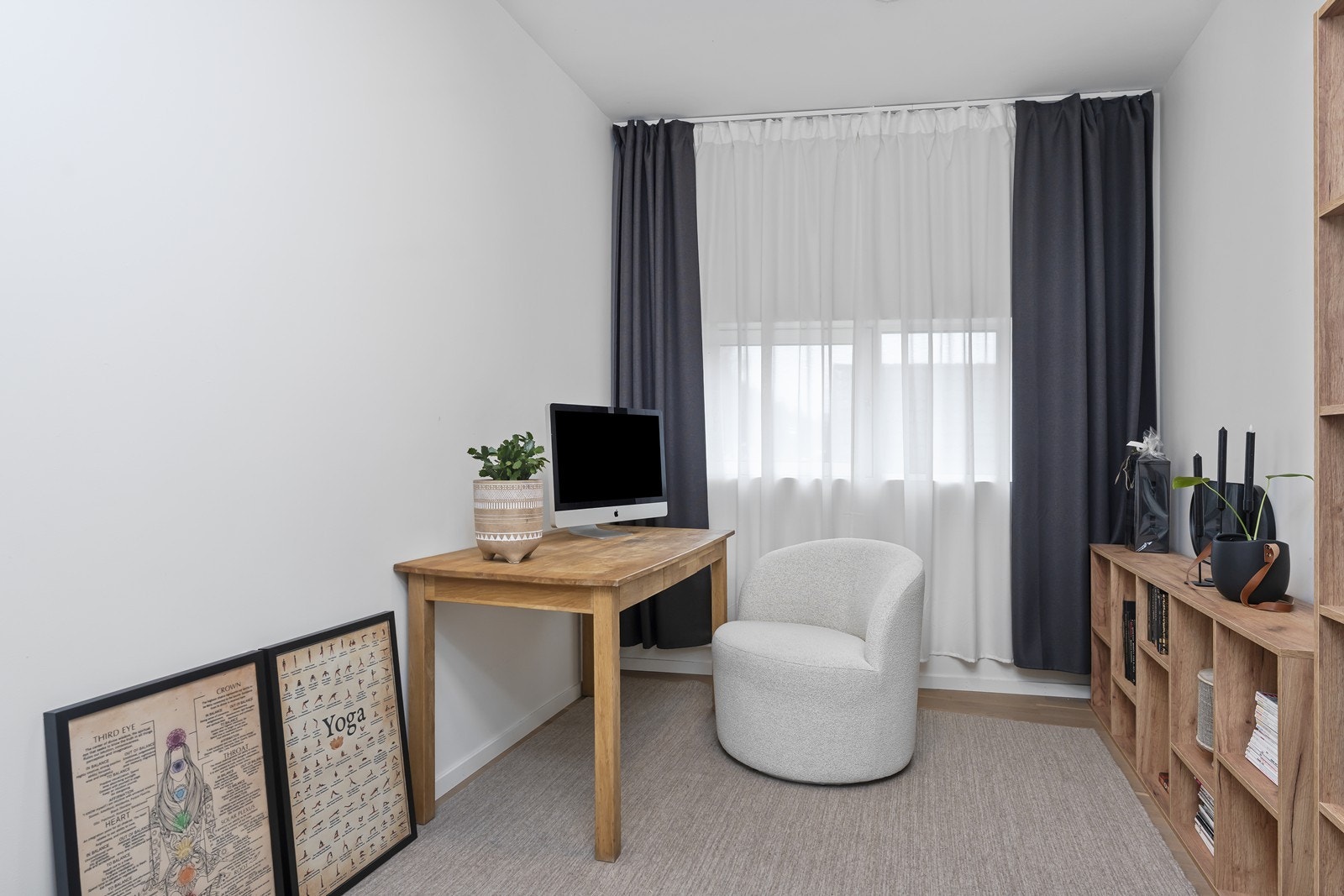 Dette soverommet er i bruk som kontor Galleribilde